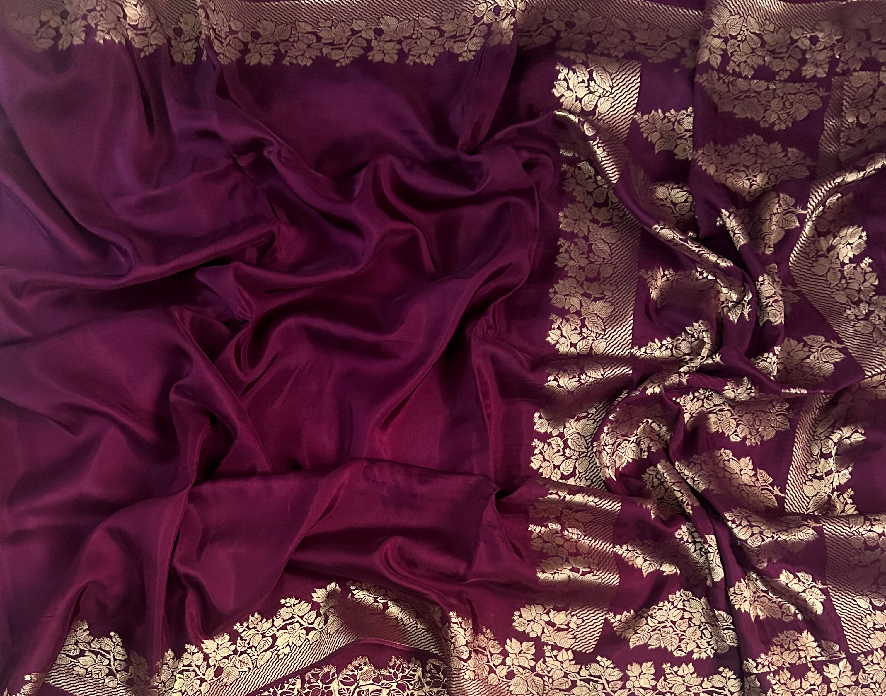 Wine small border dola crepe 102 saree