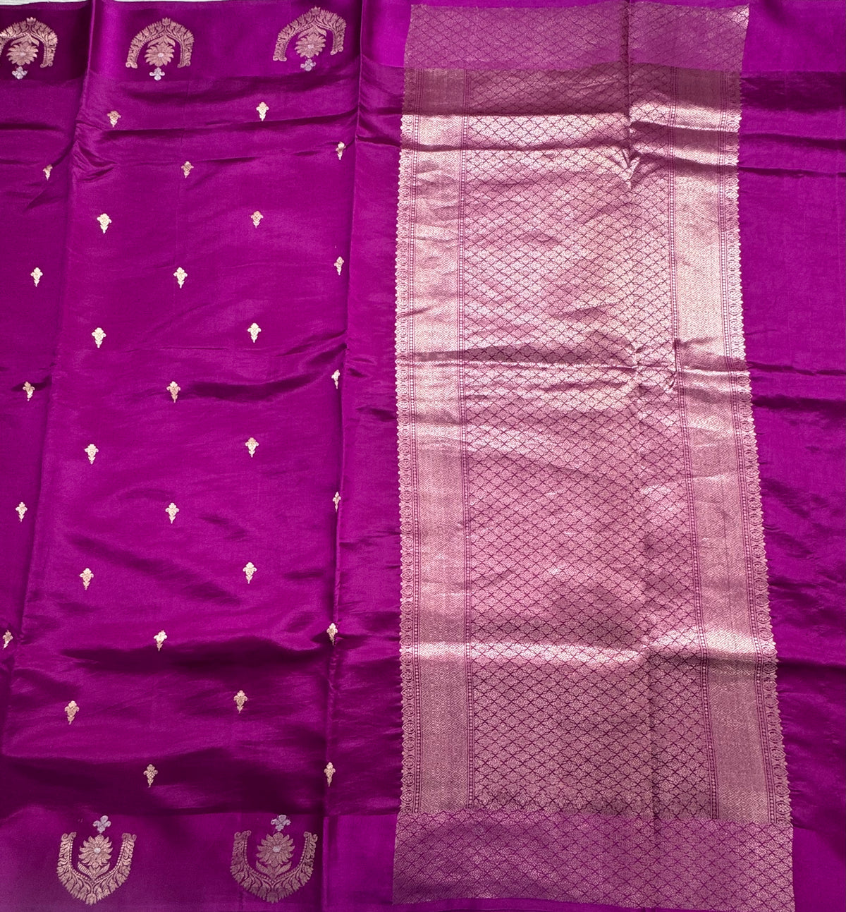 Megenta  benarasi lightweight silk 111 saree