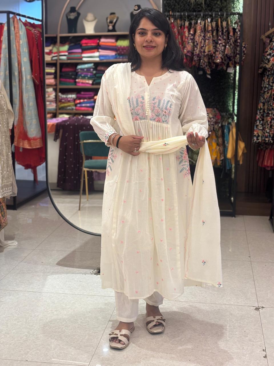 "Naya" White Cotton thread embroidery kurtha 009