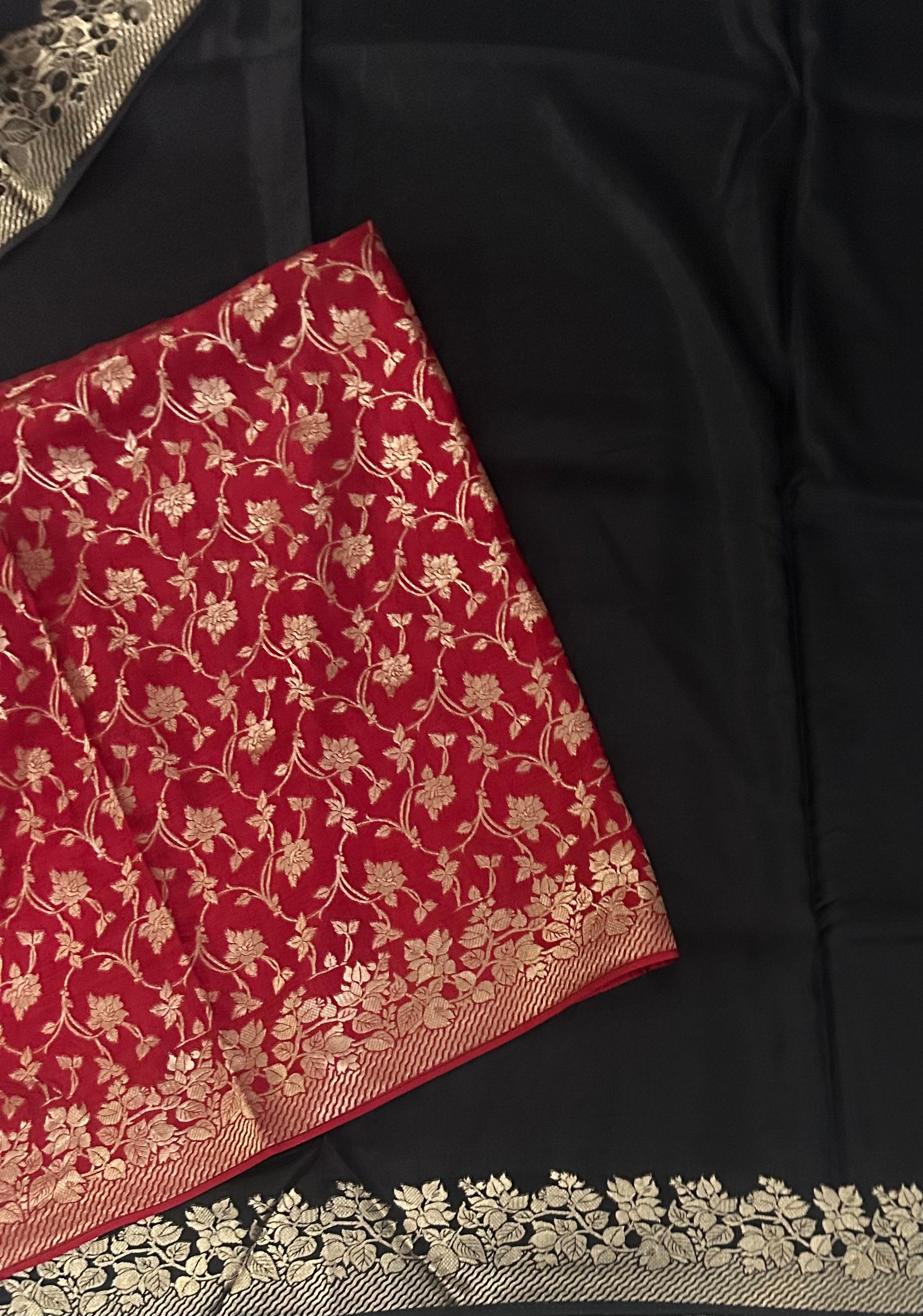 Black small border dola crepe 102 saree