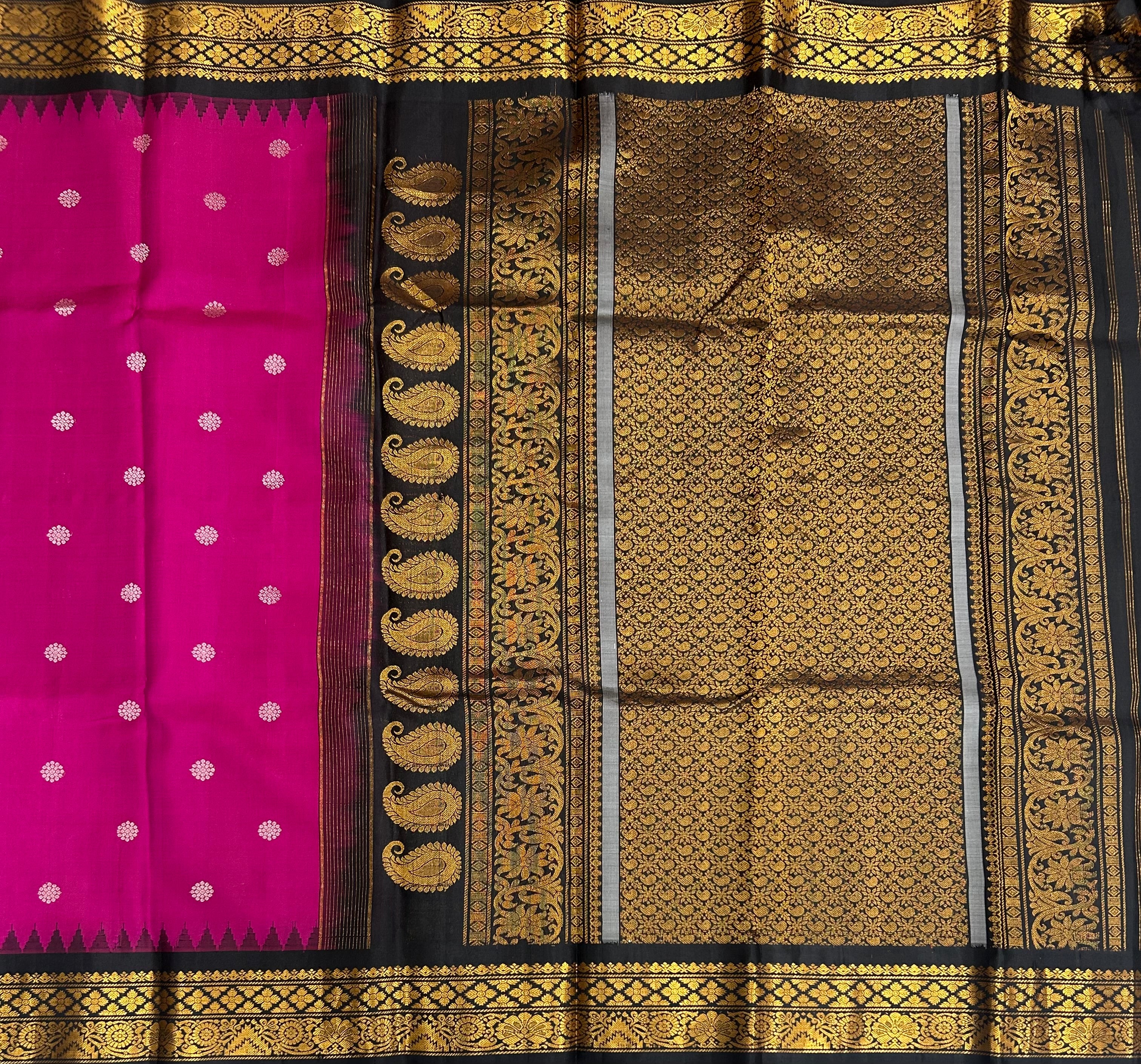 Pink n black small border pure Gadwal saree