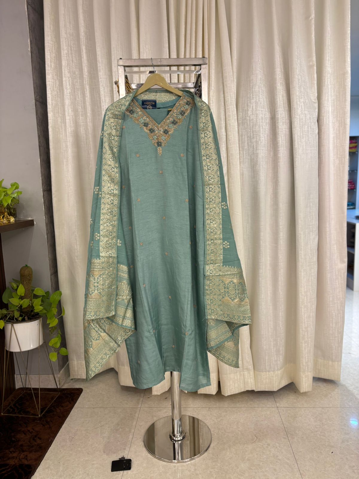 Designer Handwork embroidery kurtha