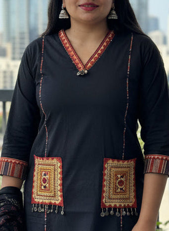 Black Cotton Thread Emboridery Straight Fit Kurtha