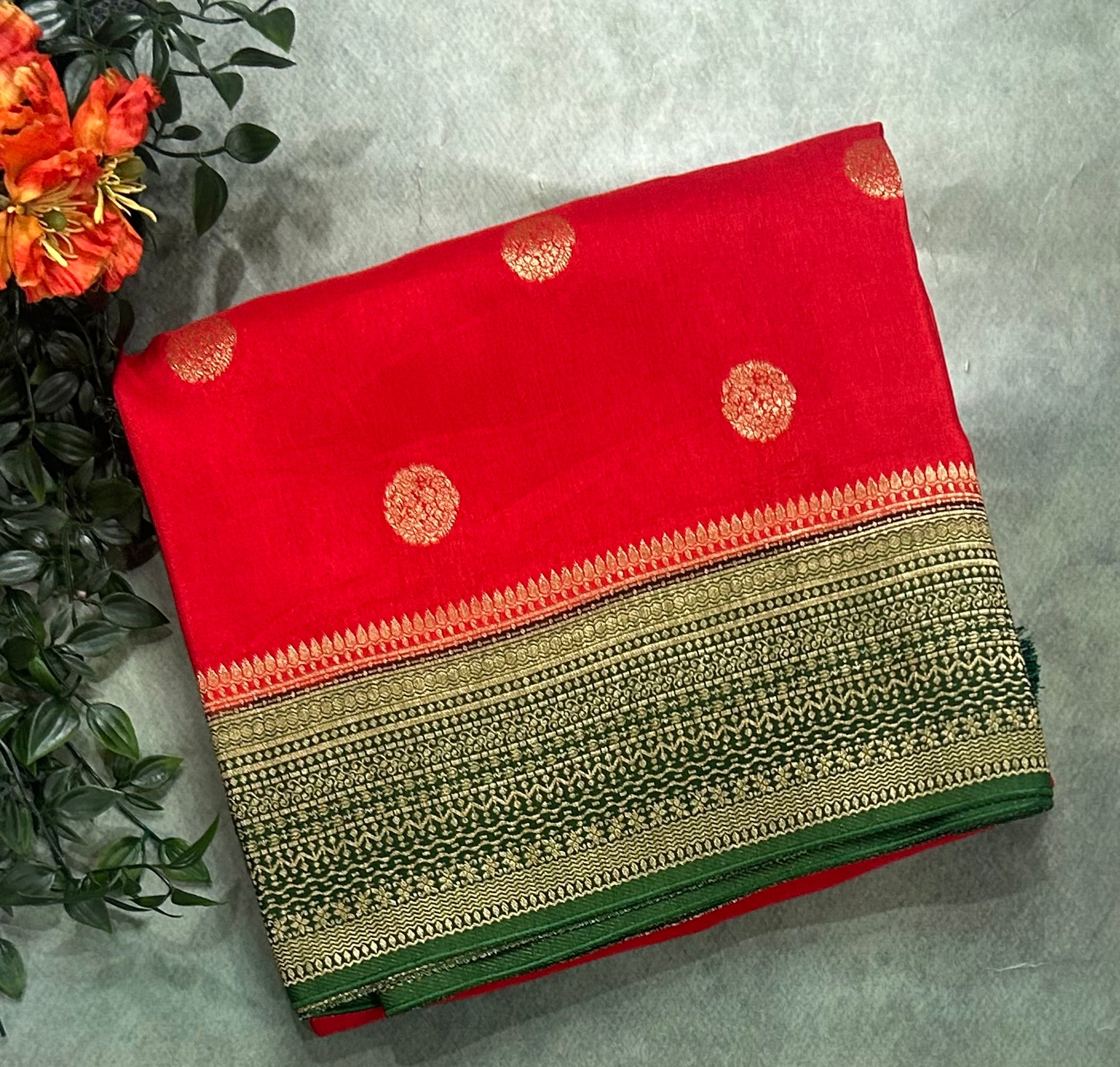 Red n green vintage Butta dola crepe 104 saree