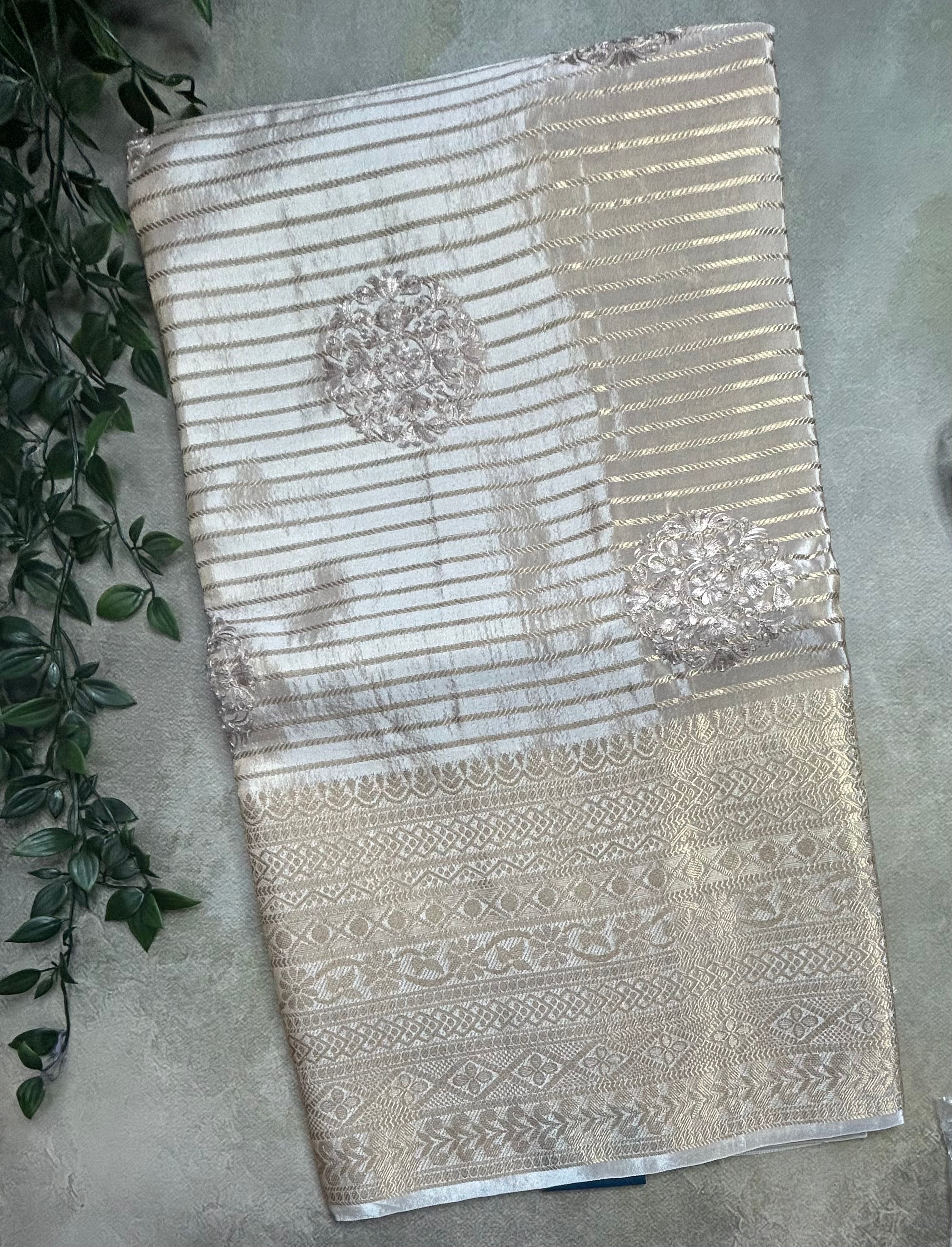 Cream small Butta contrast blouse saree