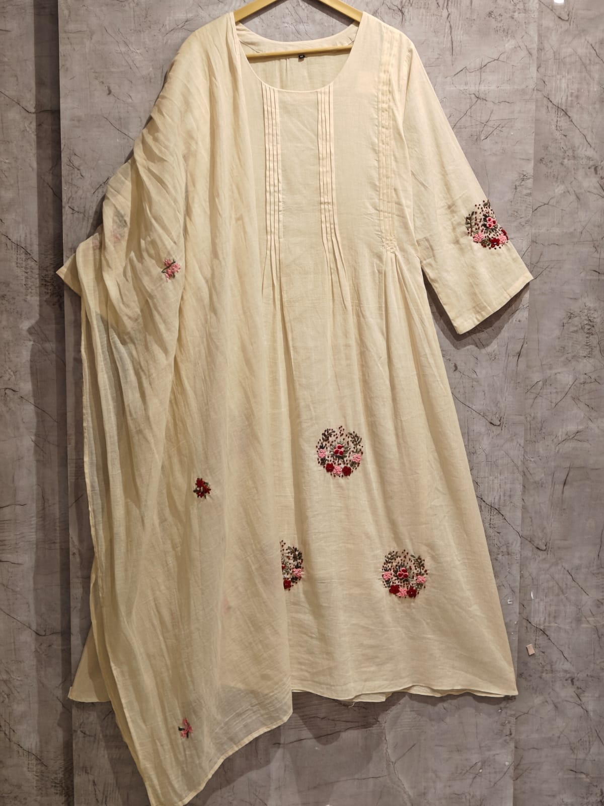 Cream Mul Cotton Thread Embroidery Airline Kurtha
