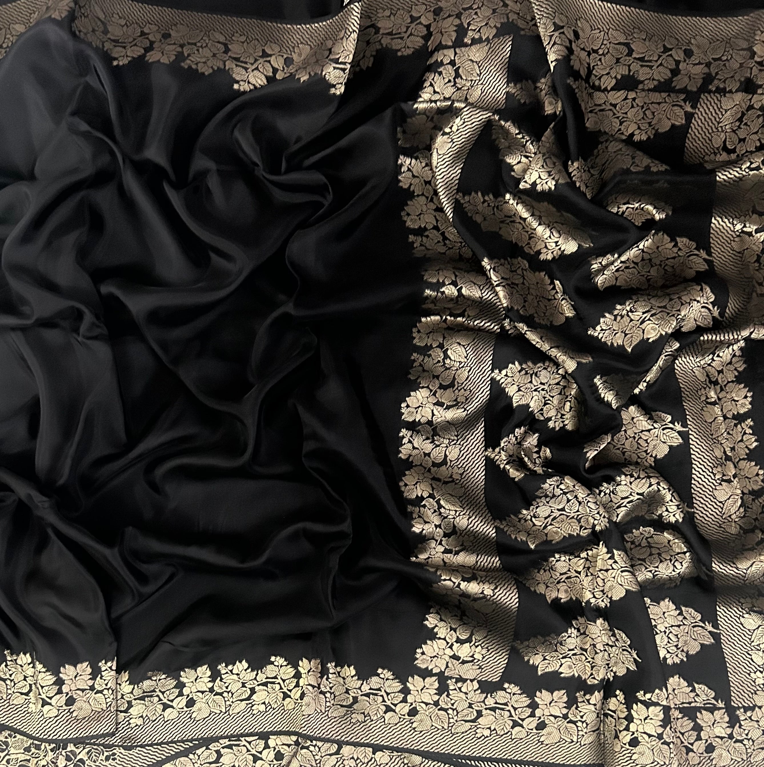 Black small border dola crepe 102 saree