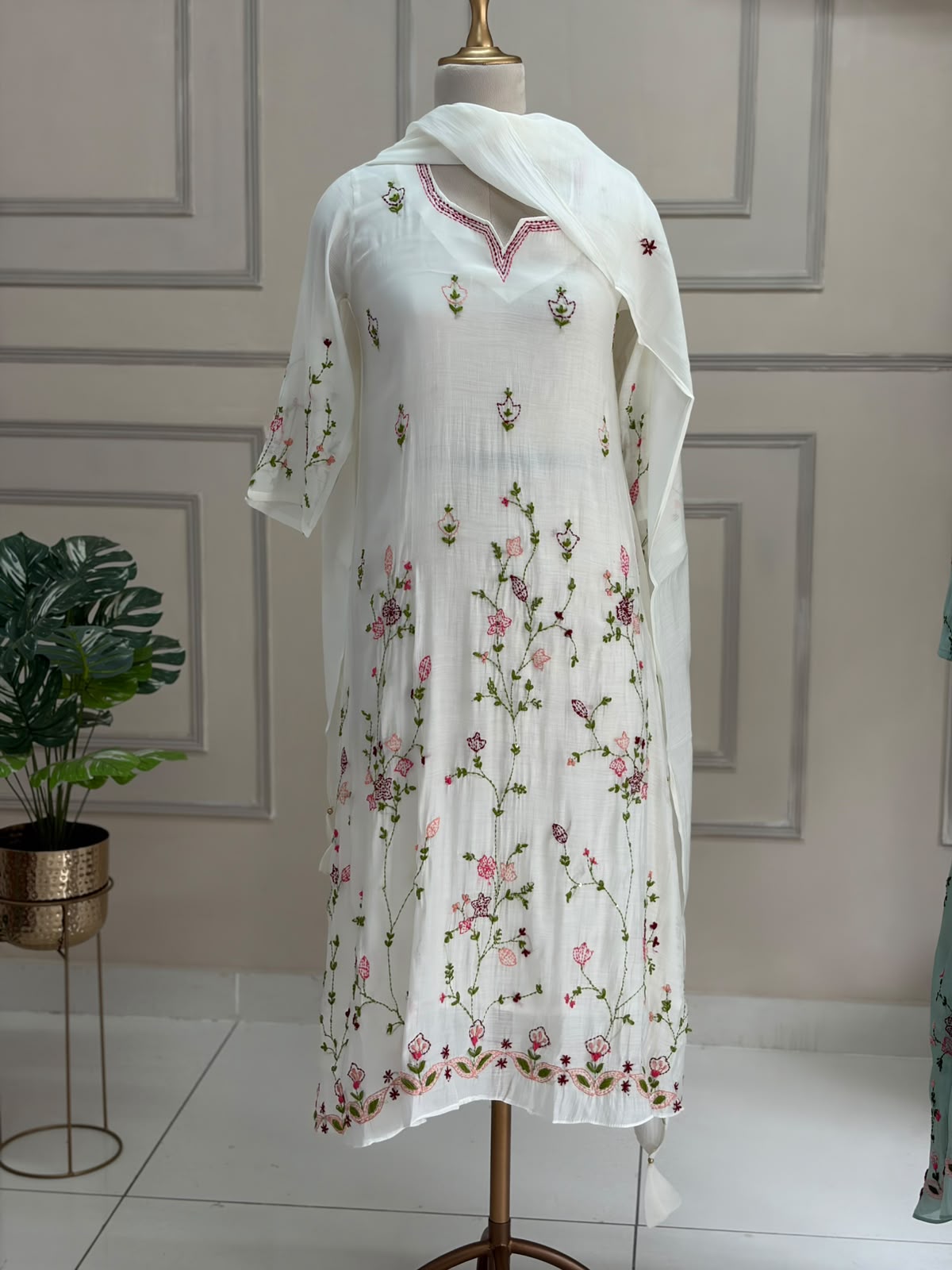 White MUL CHANDHERI Handwork Partyware Kurtha 225
