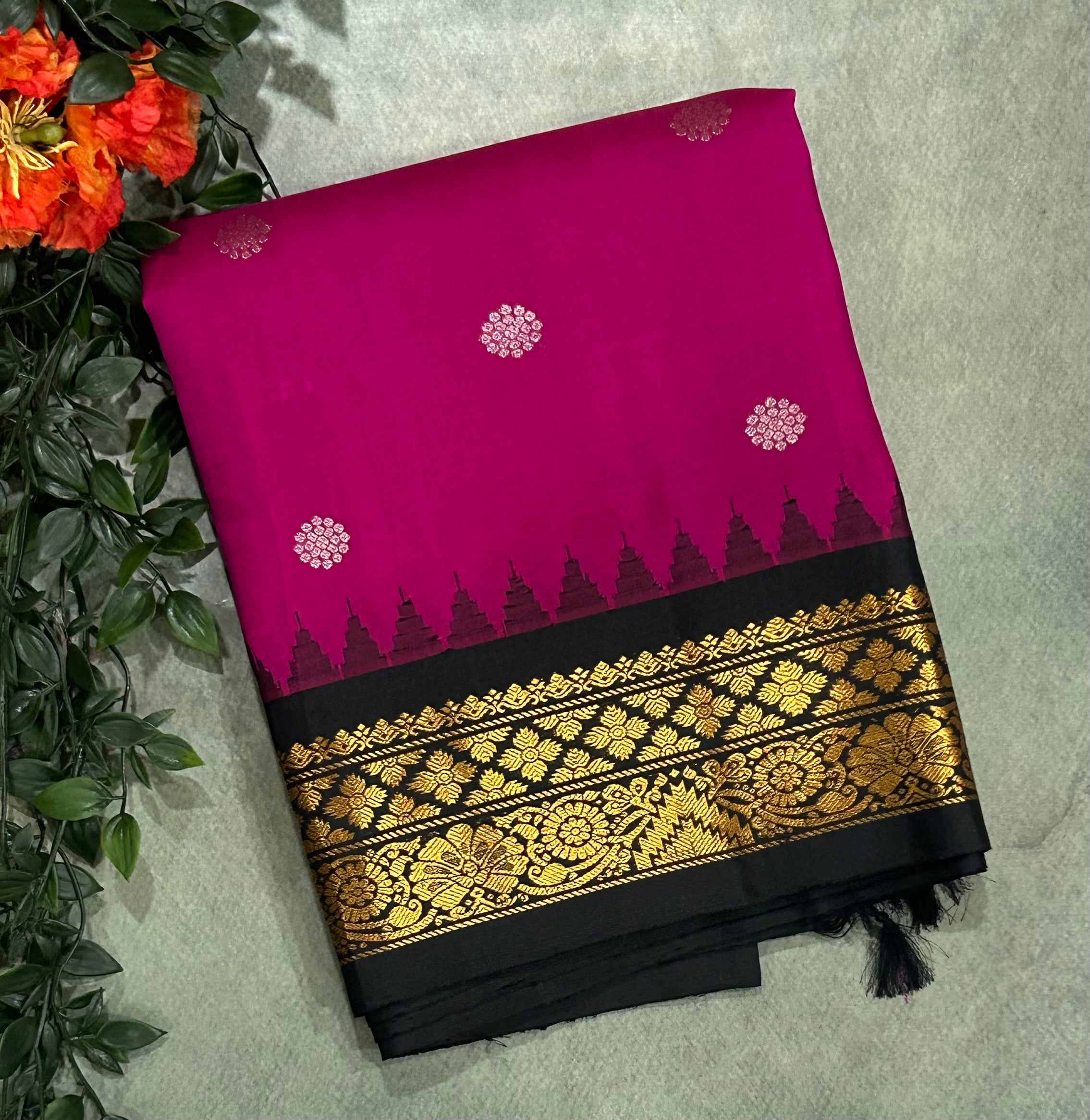 Pink n black small border pure Gadwal saree
