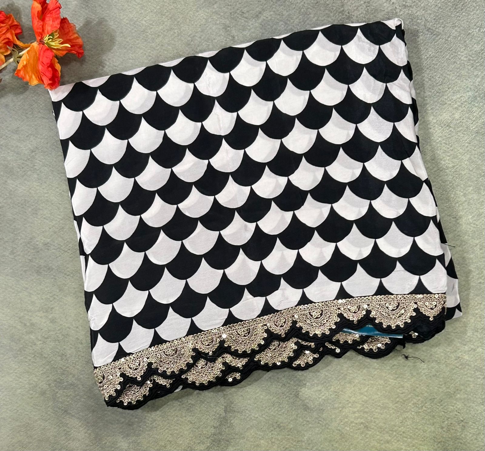 Black n white scallop border saree-01