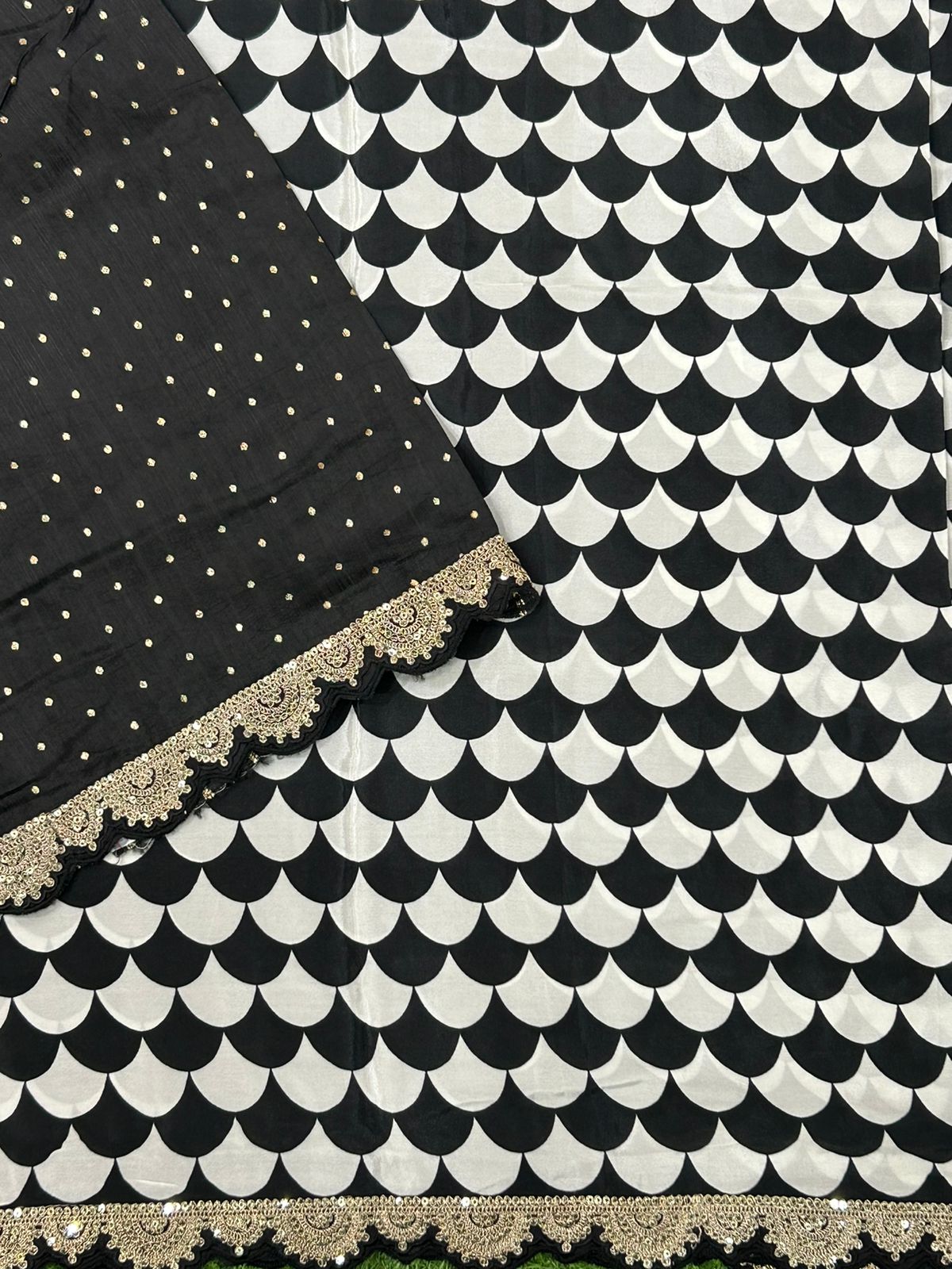 Black n white scallop border saree-01