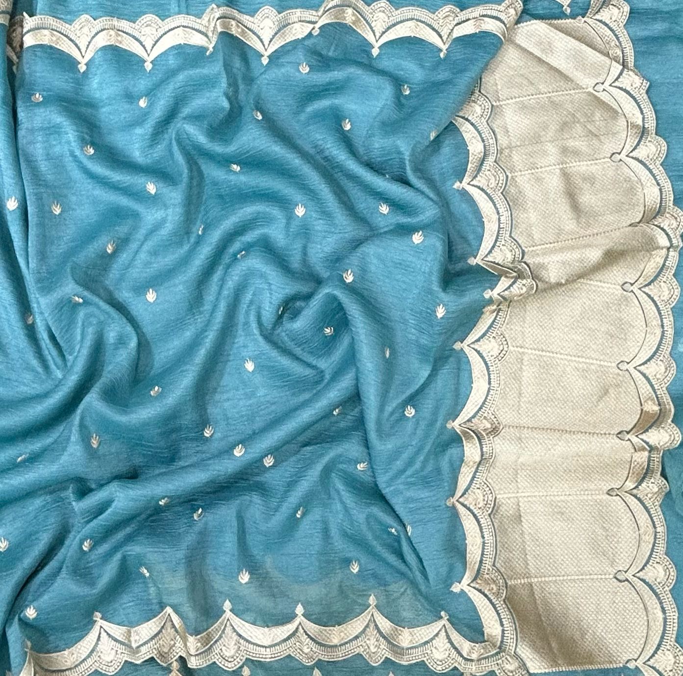 Rama green scallop crush tissue saree