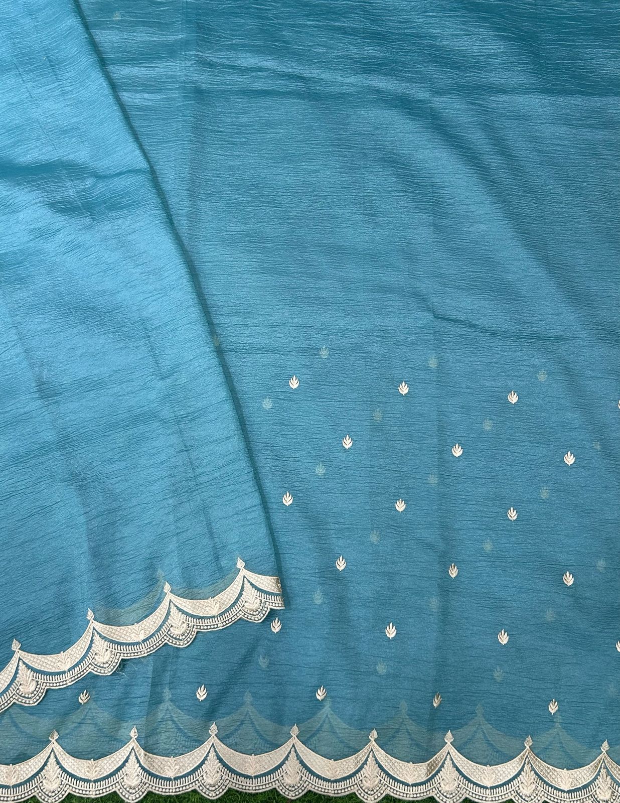 Rama green scallop crush tissue saree