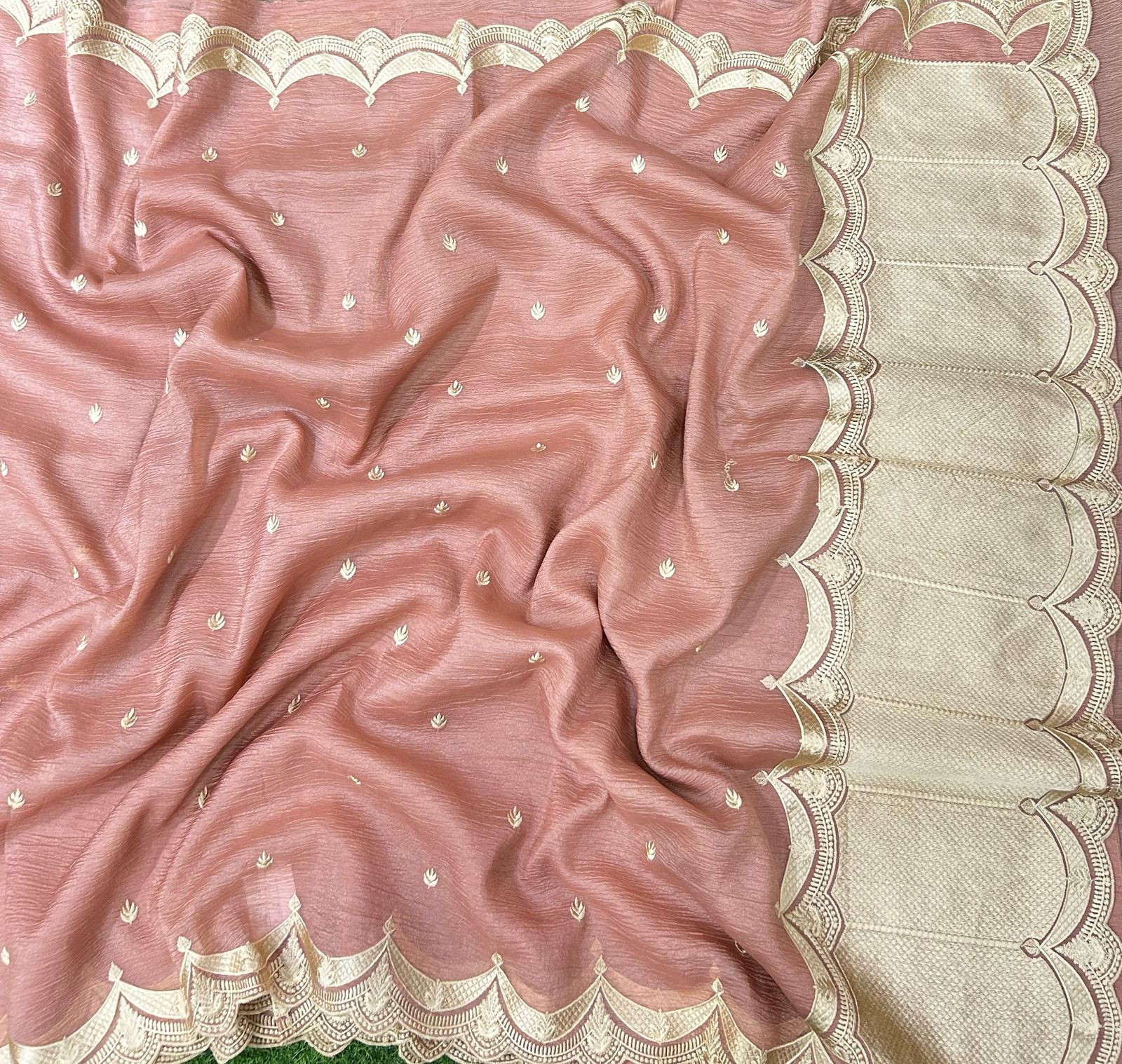 Peach scallop crush tissue saree