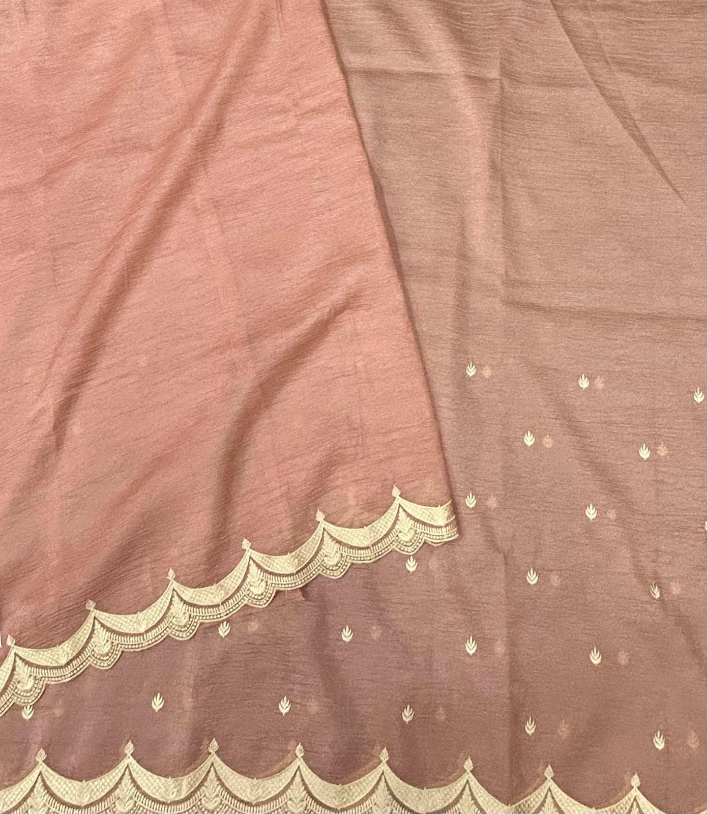Peach scallop crush tissue saree