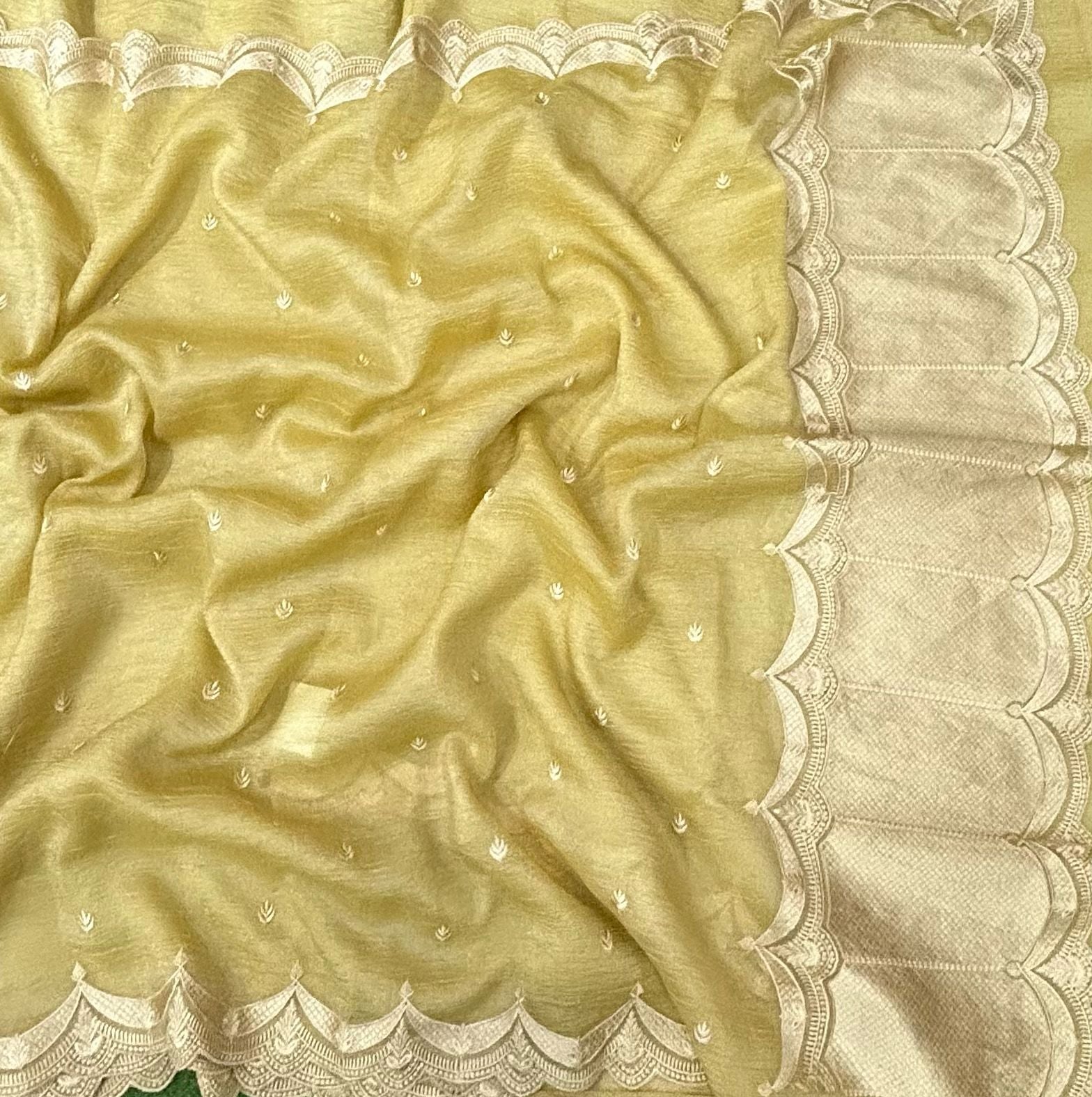 Golden scallop crush tissue saree (RR)