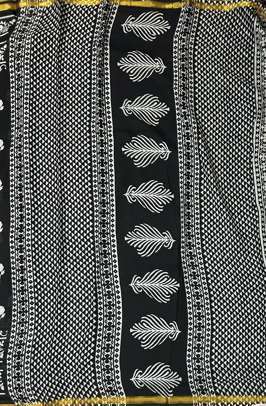 Black n white cotton slub saree