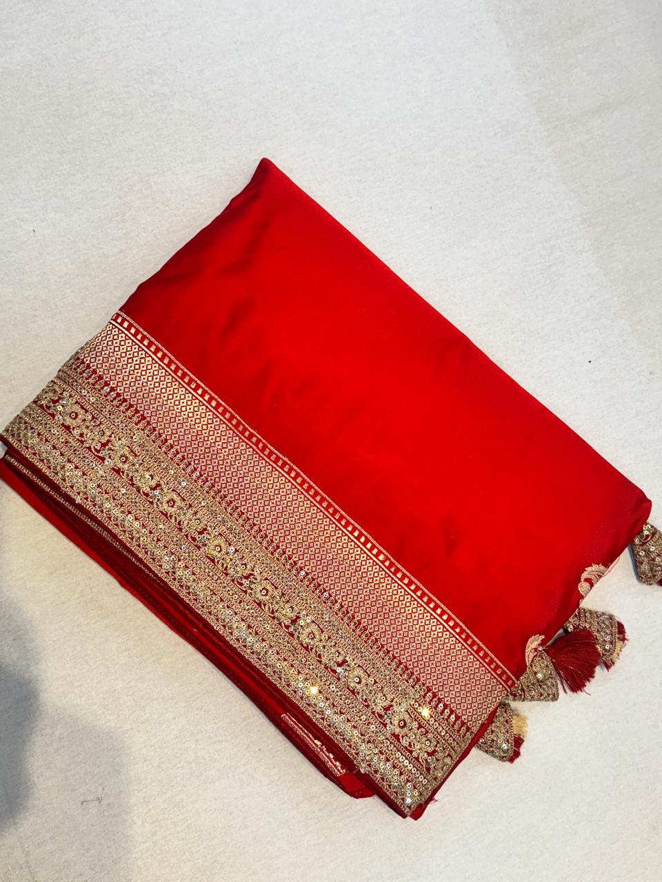 Red plain small border georgette party wear saree (VS)