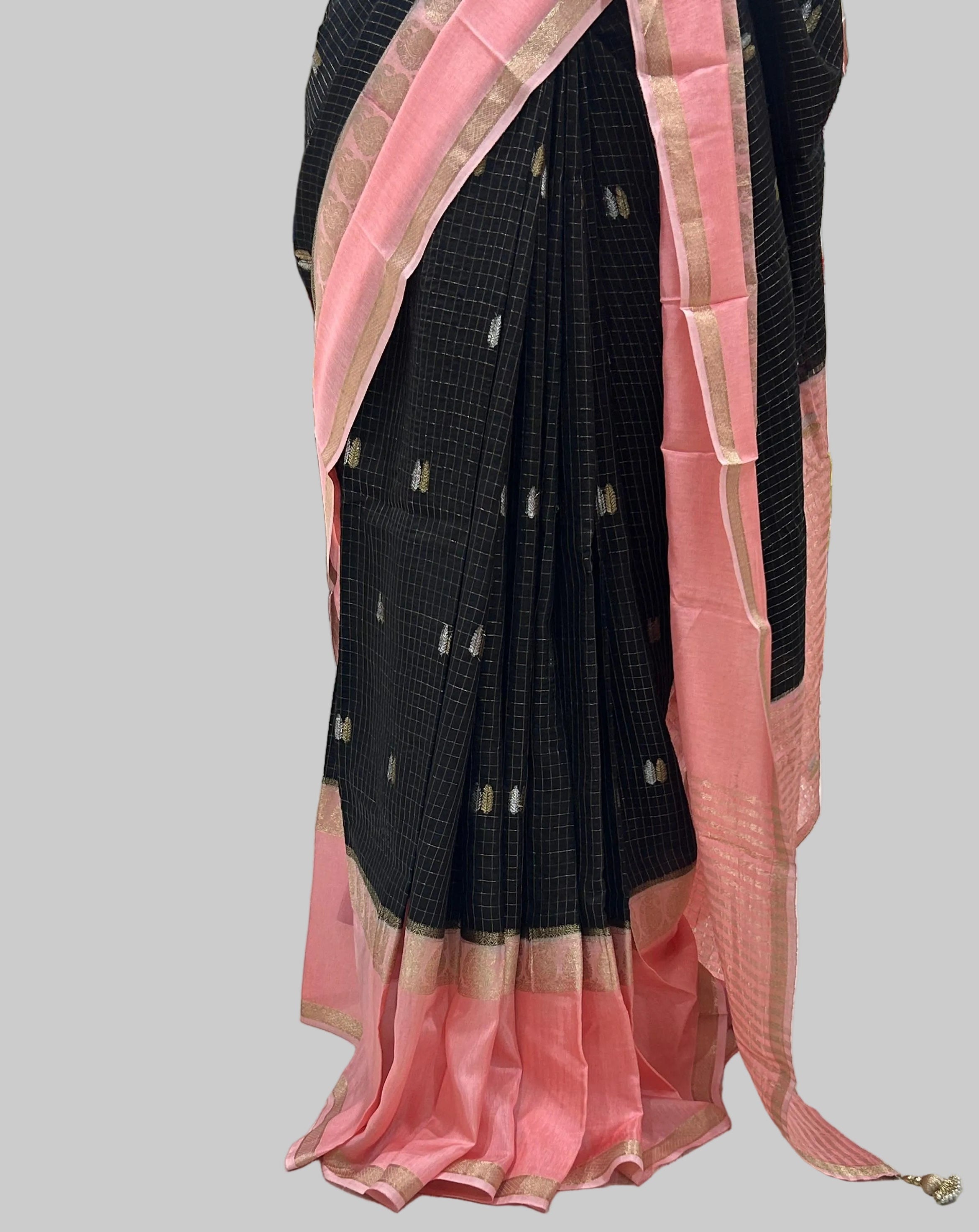 Black n peach crush crepe saree