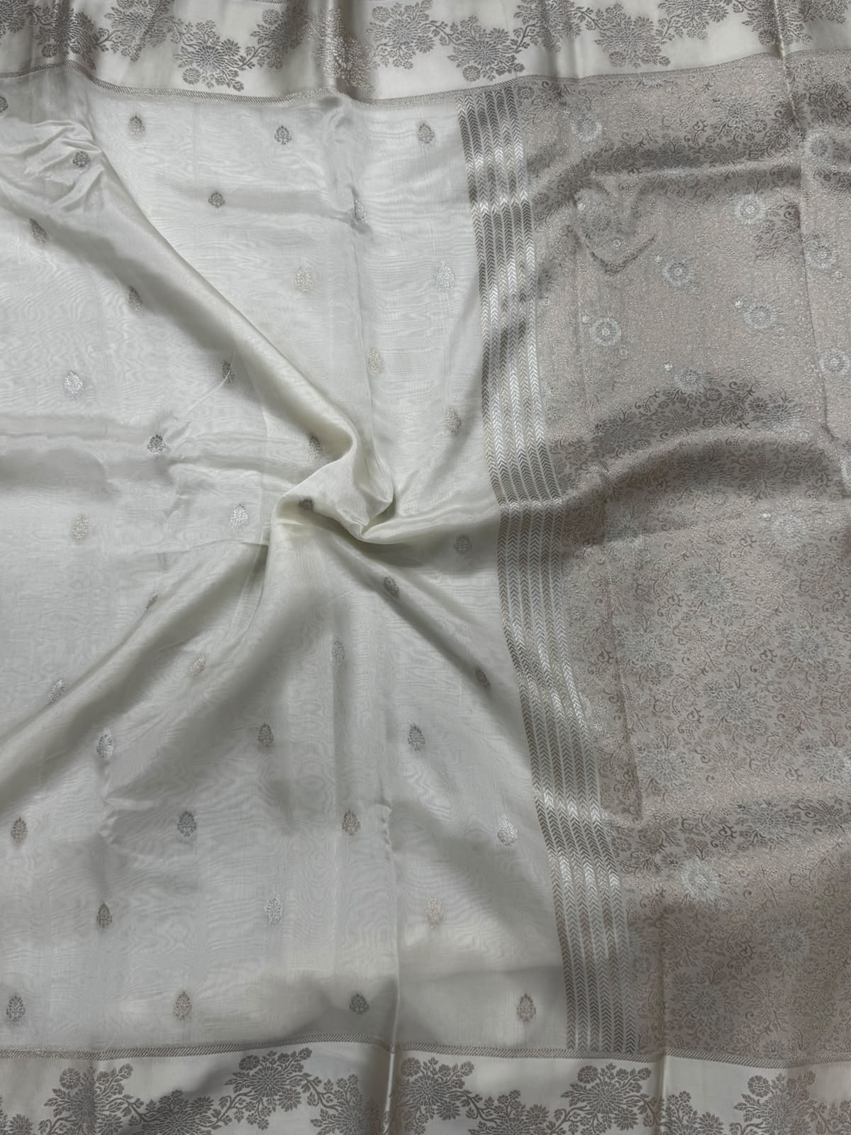 Cream Small Butta Tussar Georgette 106 Saree