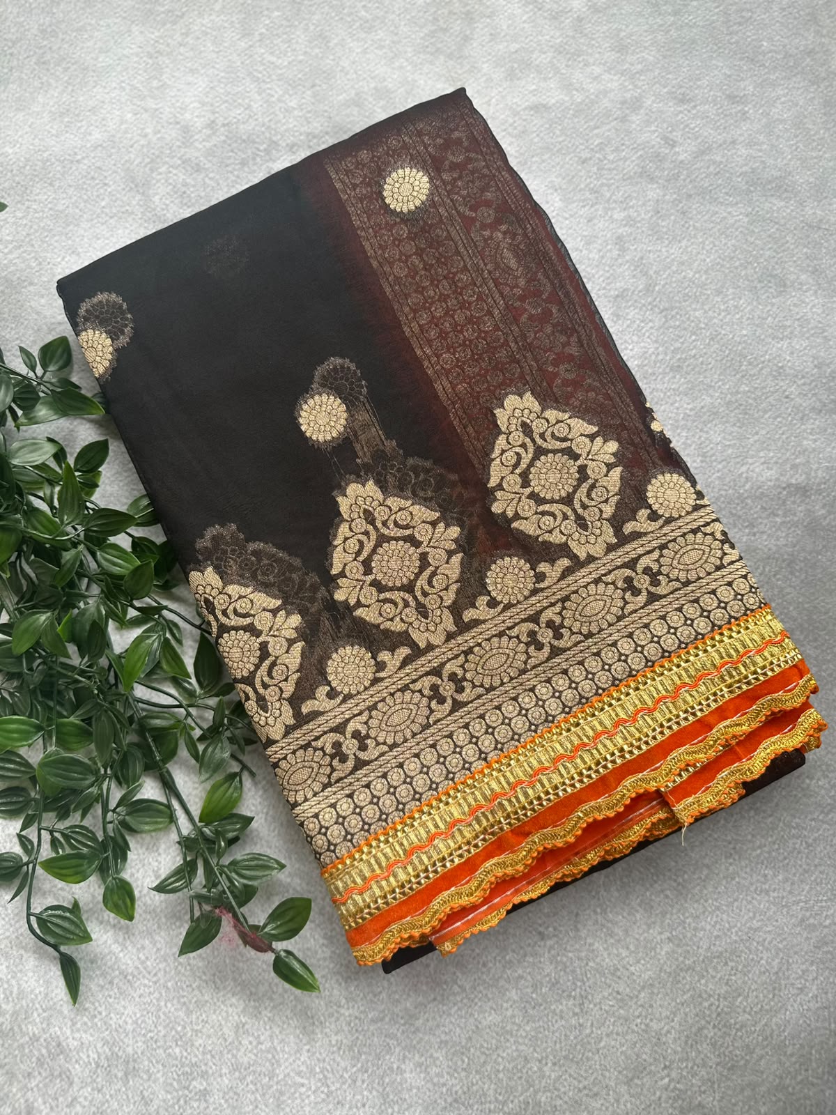 semi tissue scallop border