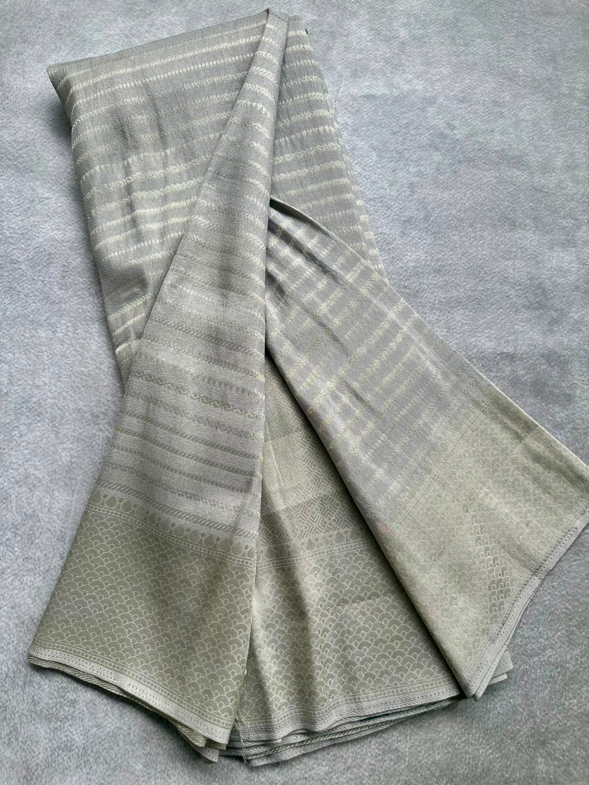 semi georgette grey saree