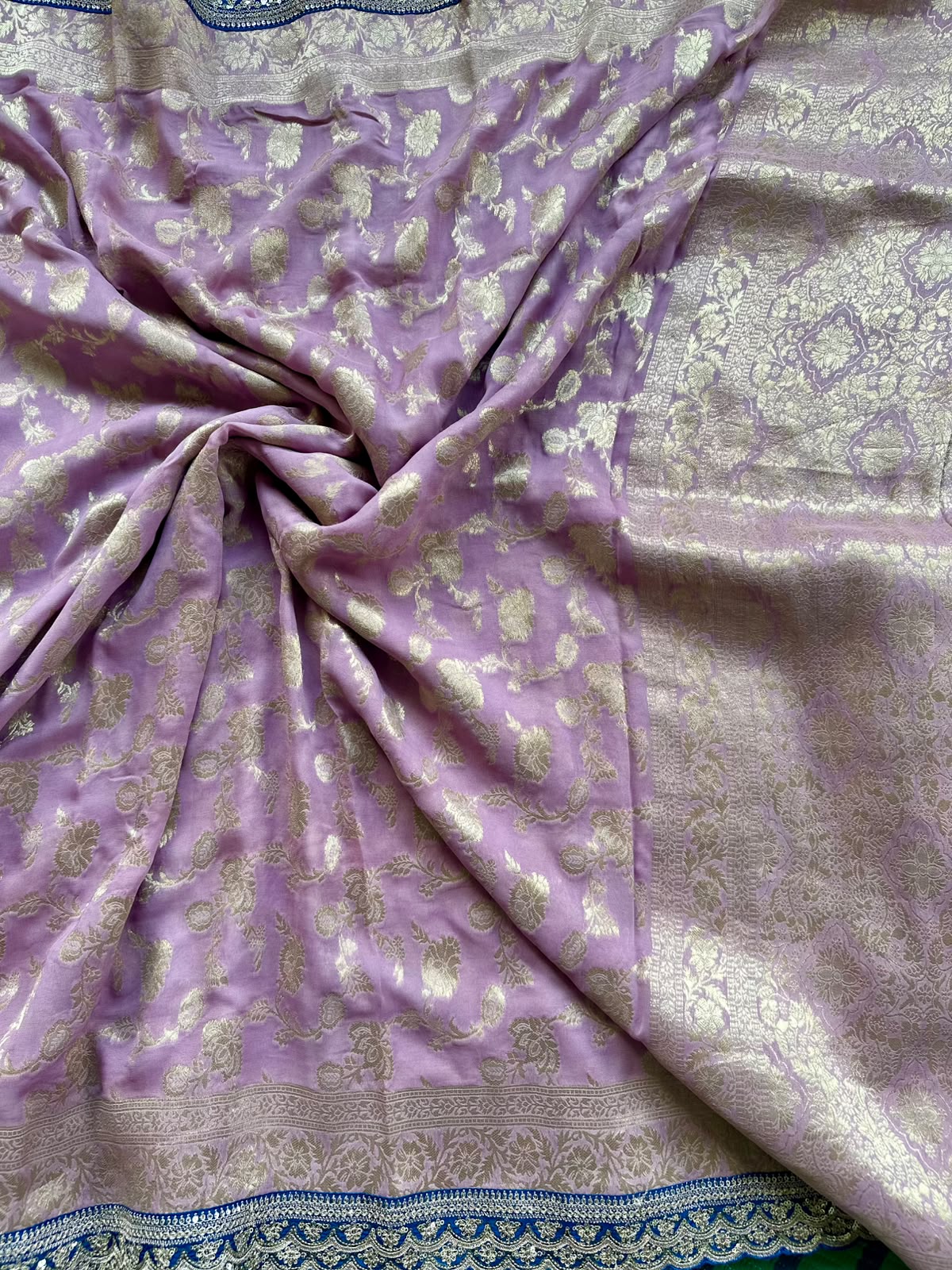 crepe scallop border saree