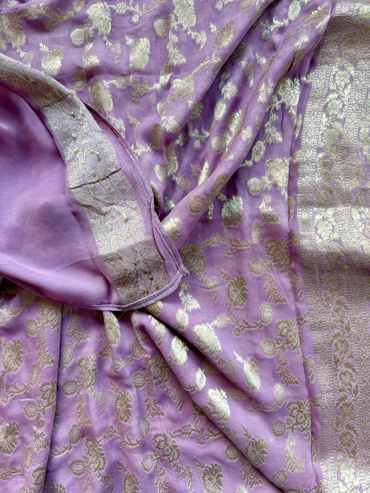 crepe scallop border saree