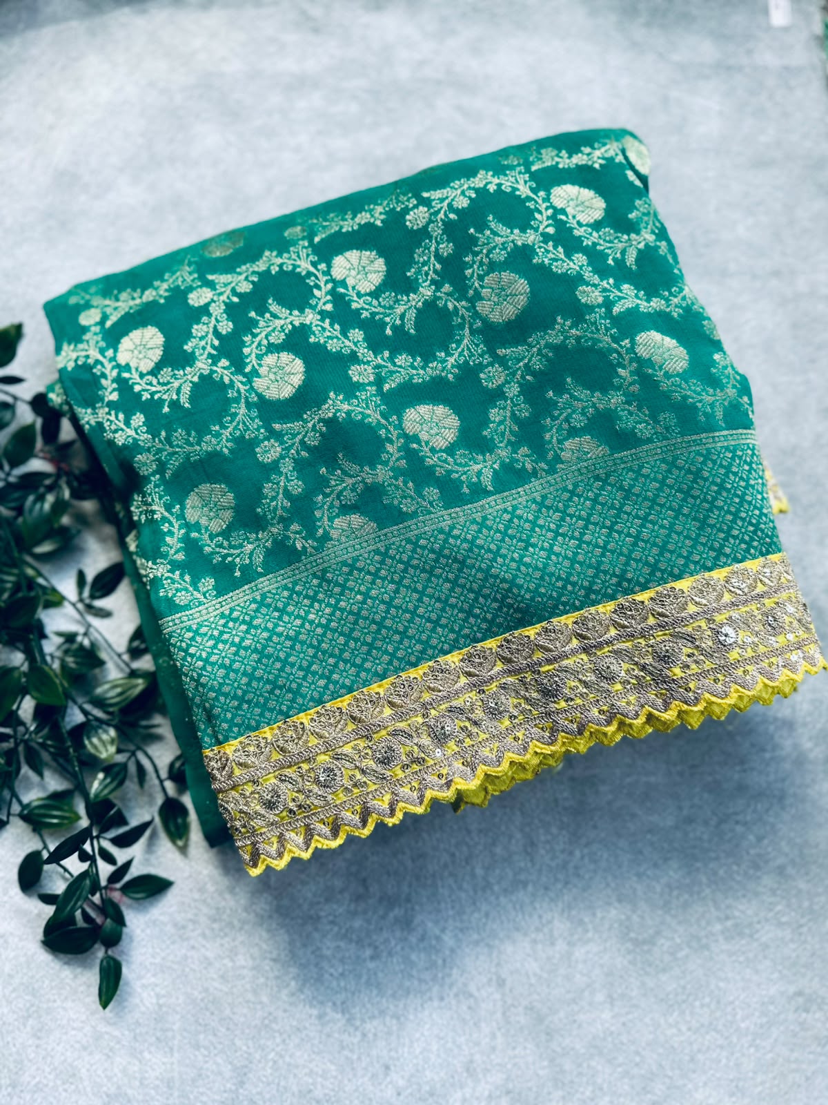 crepe scallop border saree