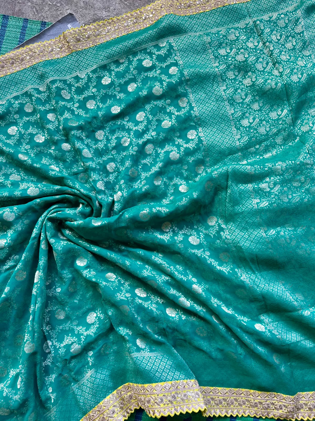 crepe scallop border saree
