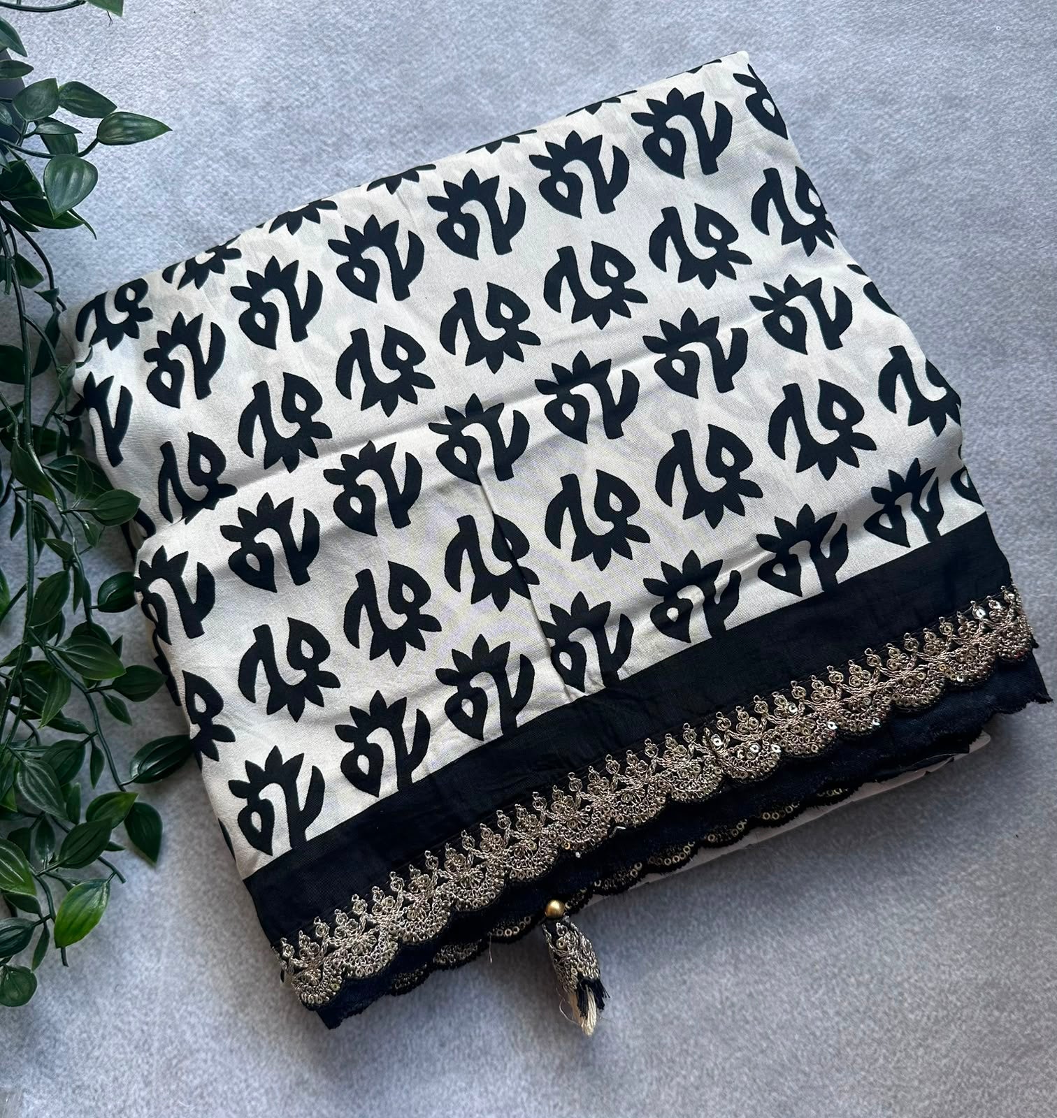 crepe scallop border white black  saree