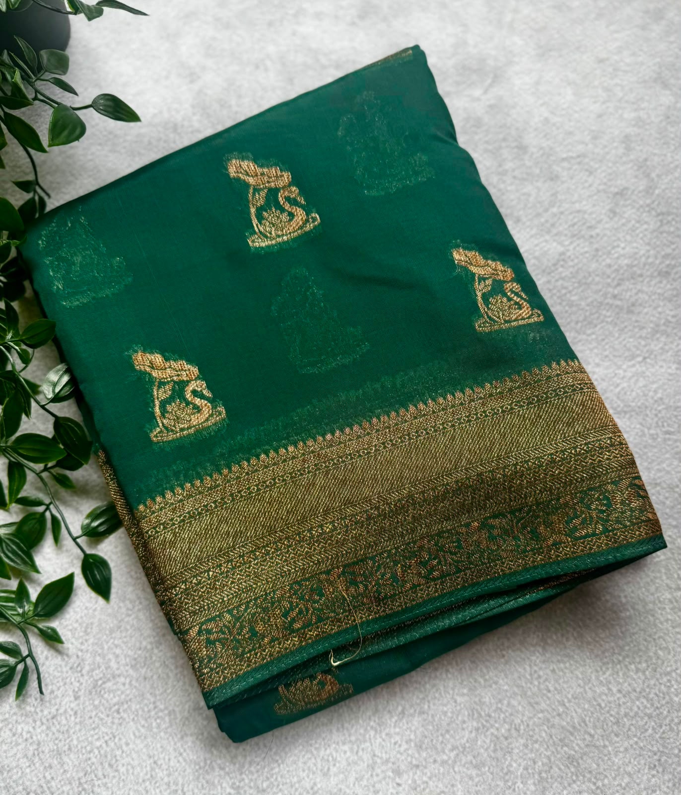 Green butta crepe saree