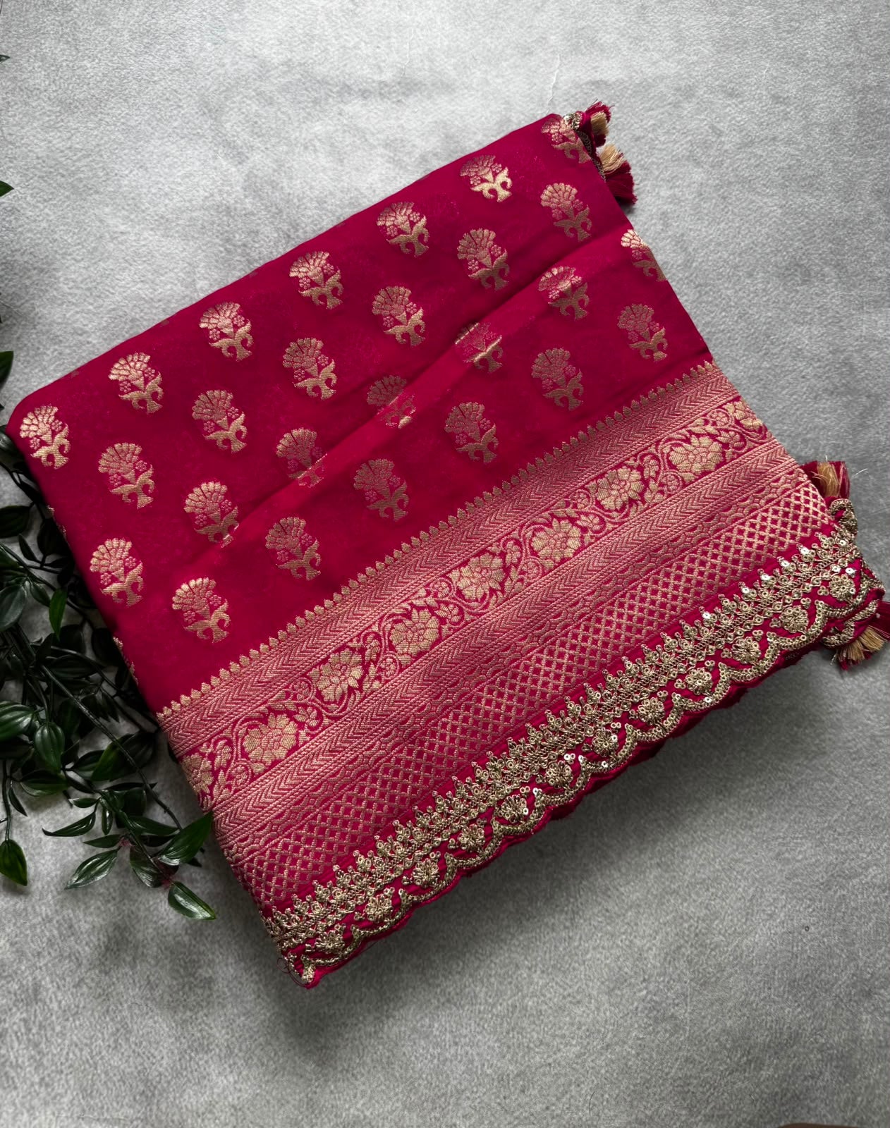 Pink scallop border georgette saree