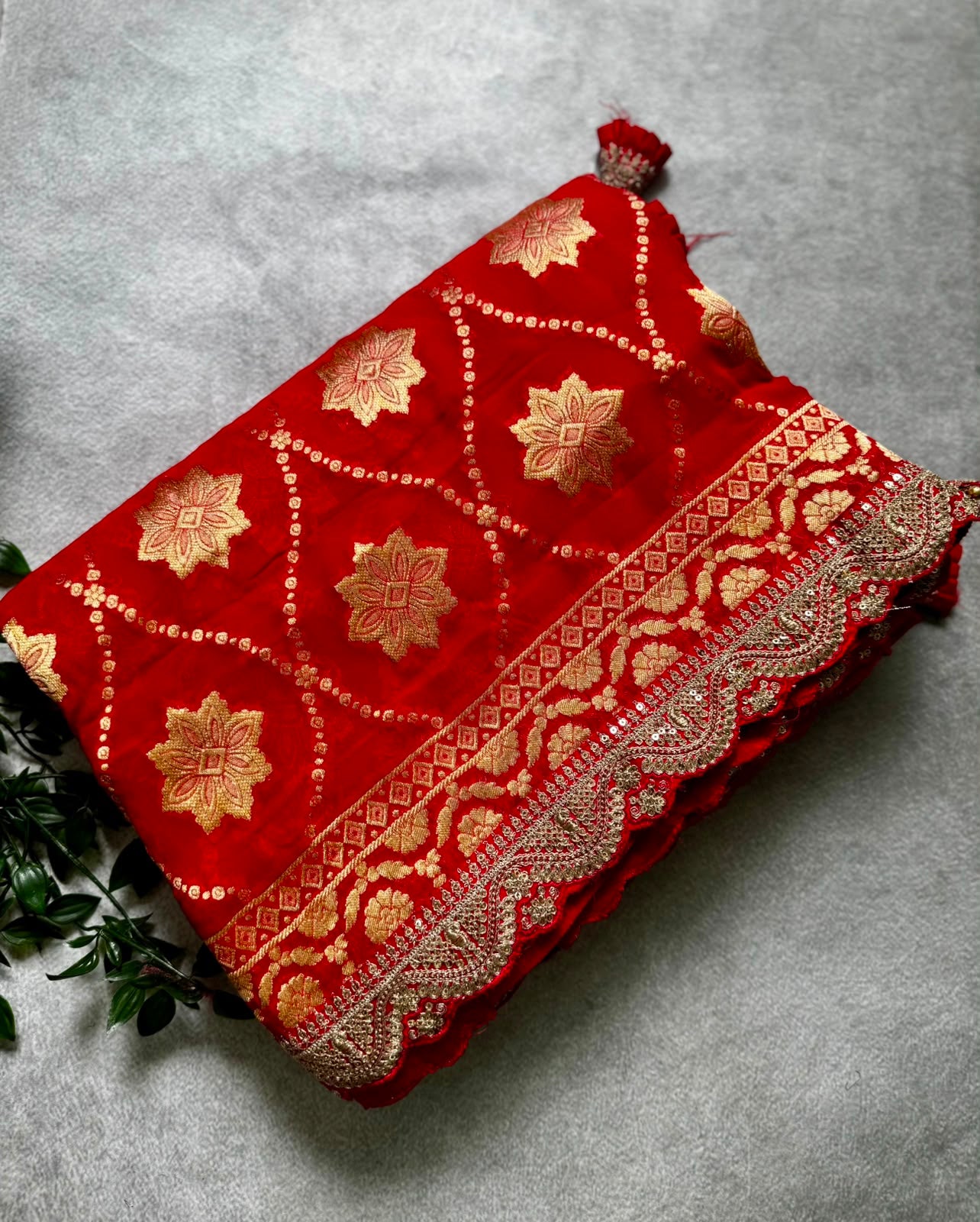 Red scallop border georgette saree