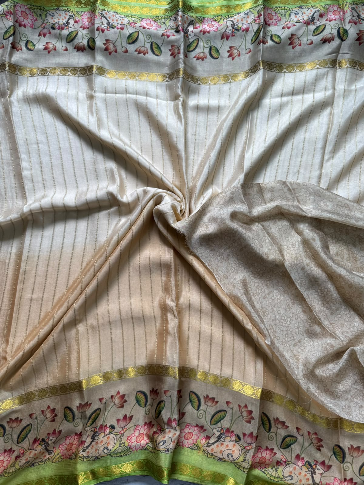 Beige pure wrinkle crepe digital print border saree