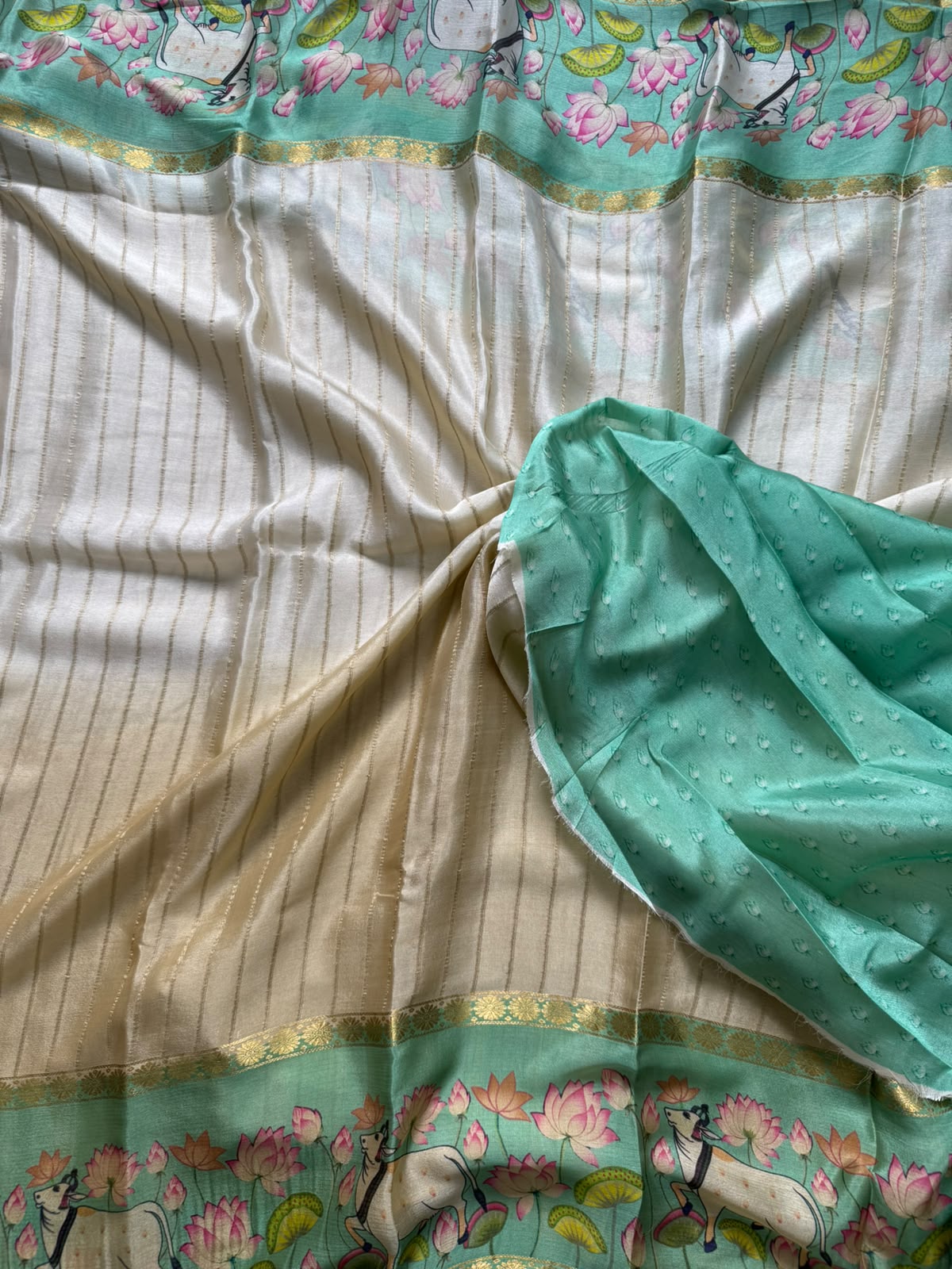 Cream pure wrinkle crepe digital print border saree