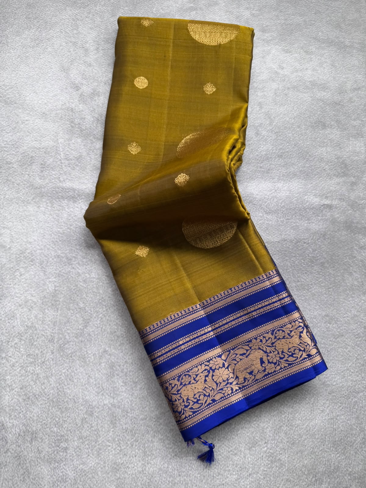 Mehandi Green Pure Kanchi Silk Saree (Weaving Mistake)