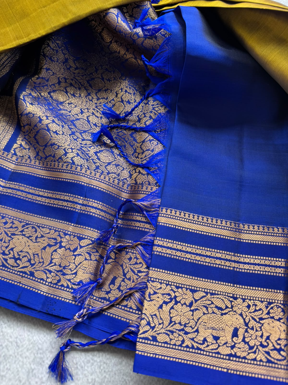 Mehandi Green Pure Kanchi Silk Saree (Weaving Mistake)