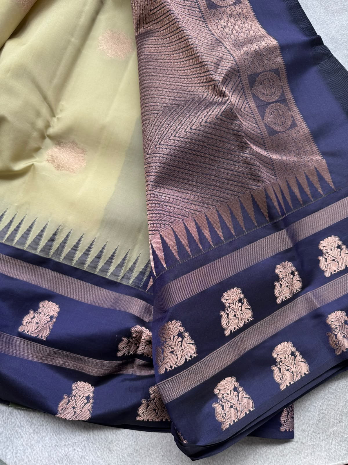 Cream Pure Kanchi Silk Saree (Weaving Mistake)