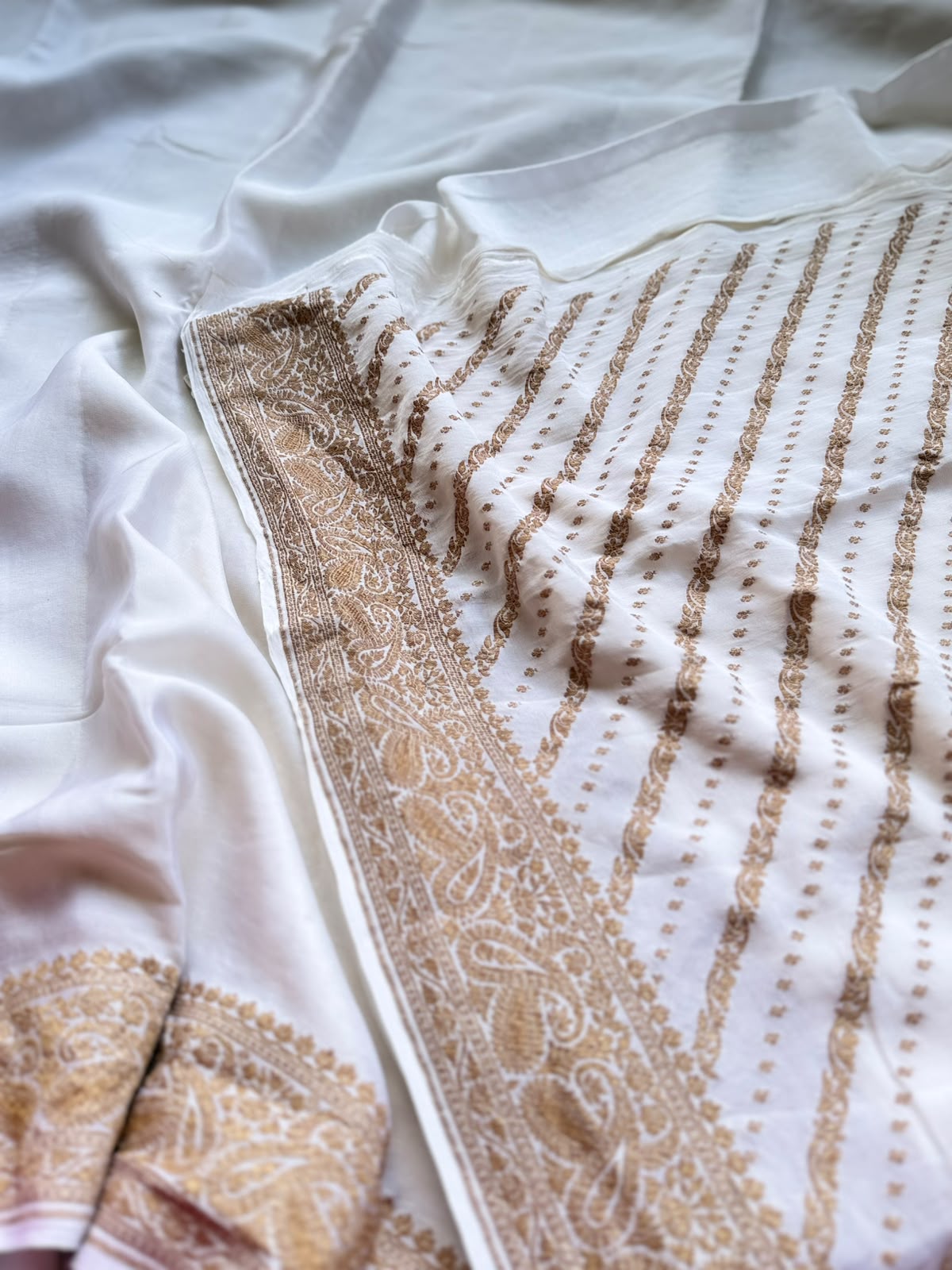 White Pure Benarasi Crepe Saree BCS107