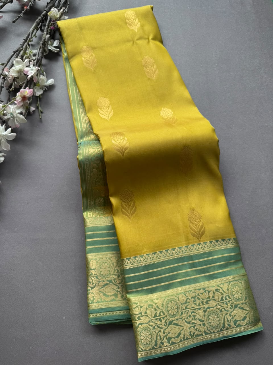 Mehandi Green Pure Kanchi Silk Saree (Weaving Mistake)