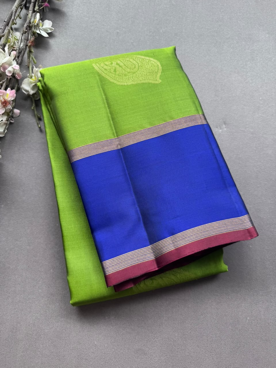 Green Pure Kanchi Silk Saree (Weaving Mistake)
