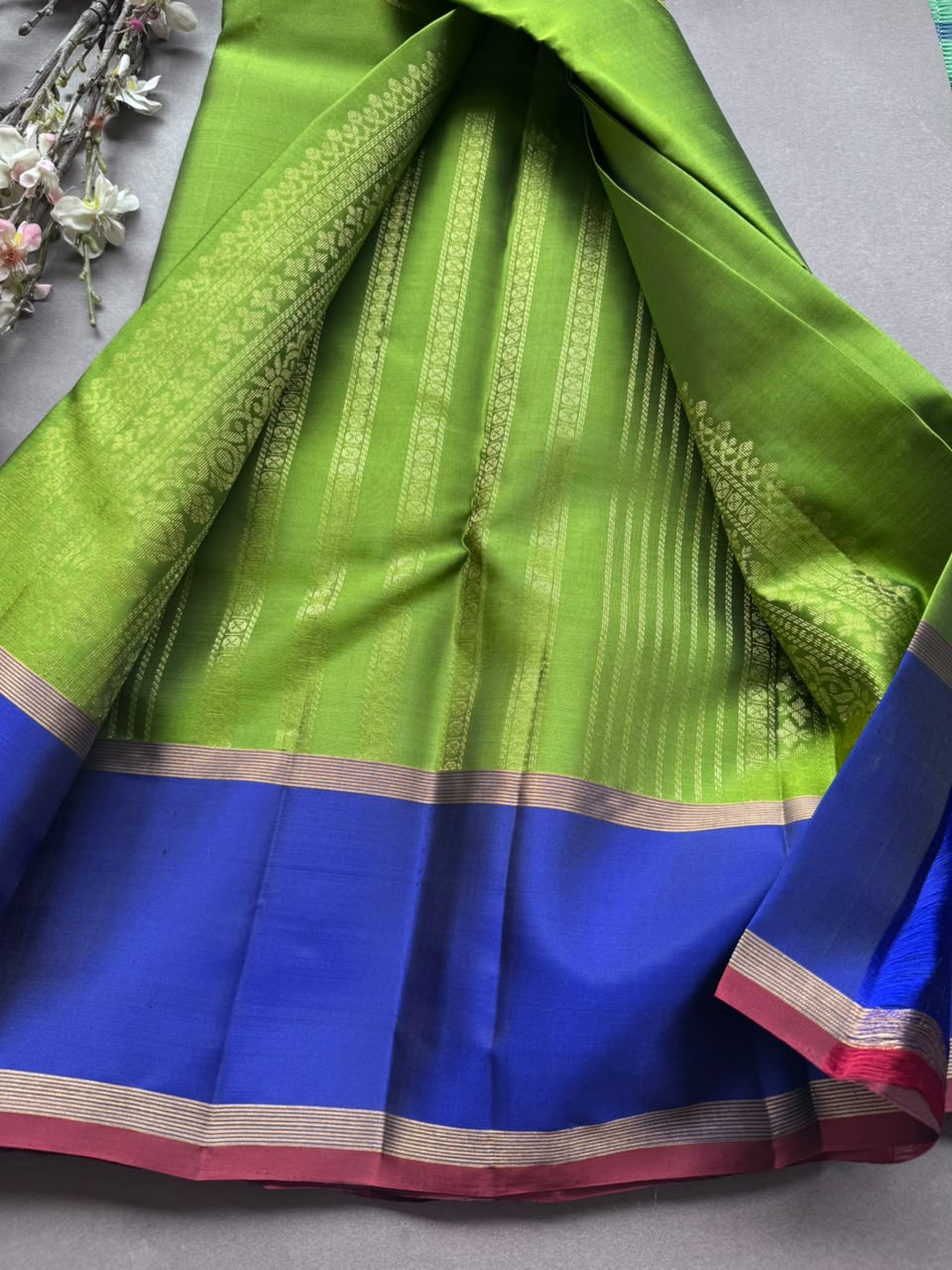 Green Pure Kanchi Silk Saree (Weaving Mistake)