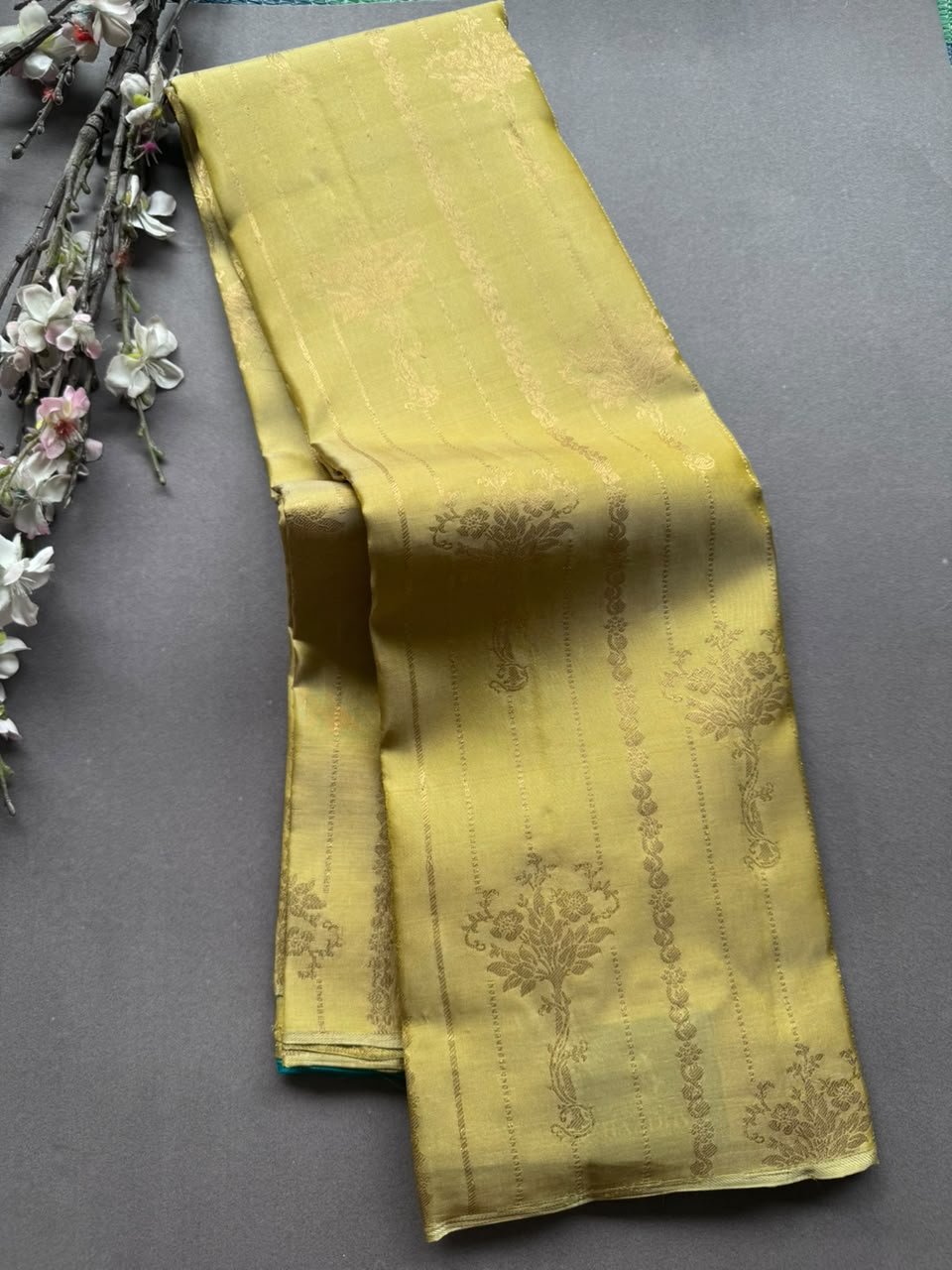 Gold Pure Kanchi Silk Saree (Weaving Mistake)
