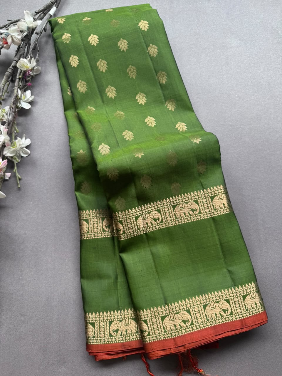 Green Pure Kanchi Silk Saree (Weaving Mistake)