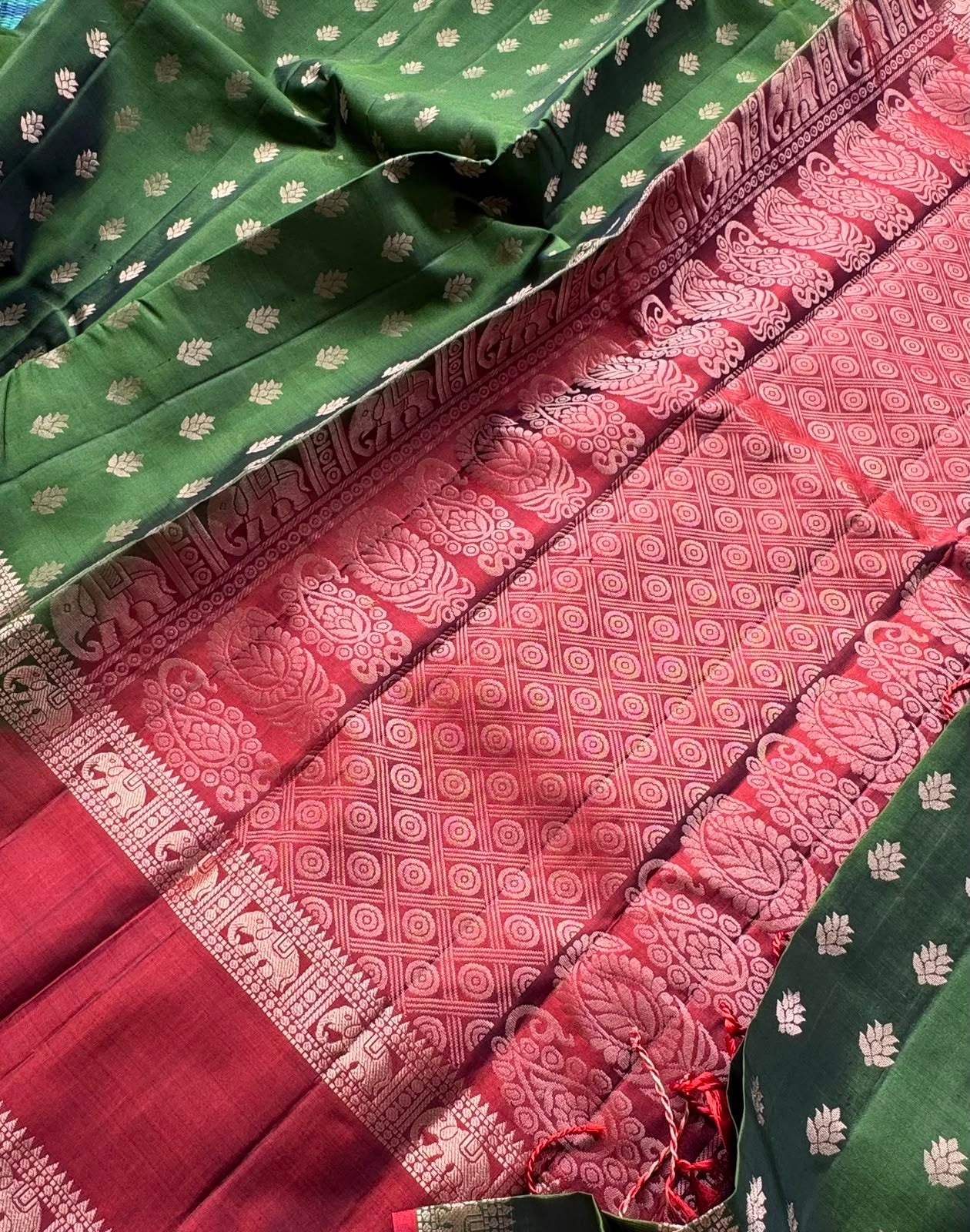 Green Pure Kanchi Silk Saree (Weaving Mistake)