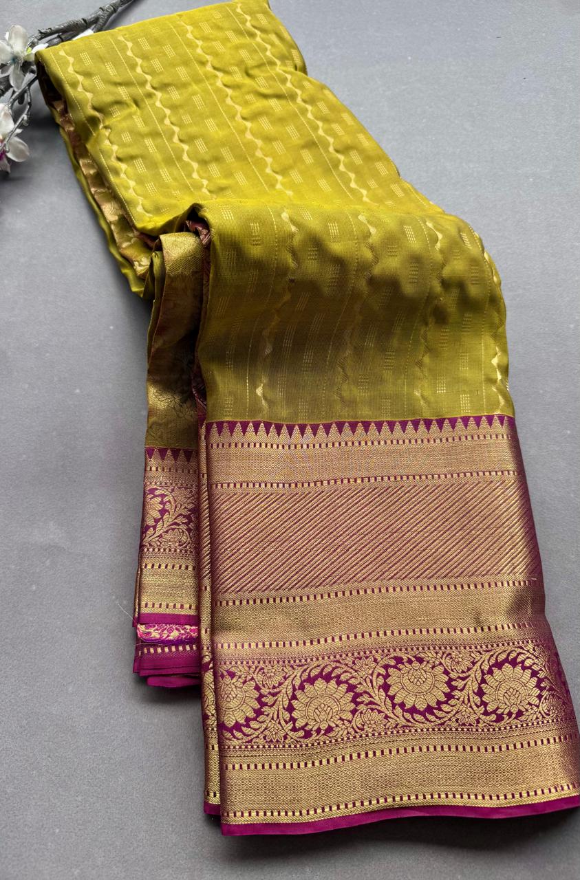 Mehandi Green Pure Kanchi Silk Saree (Weaving Mistake)