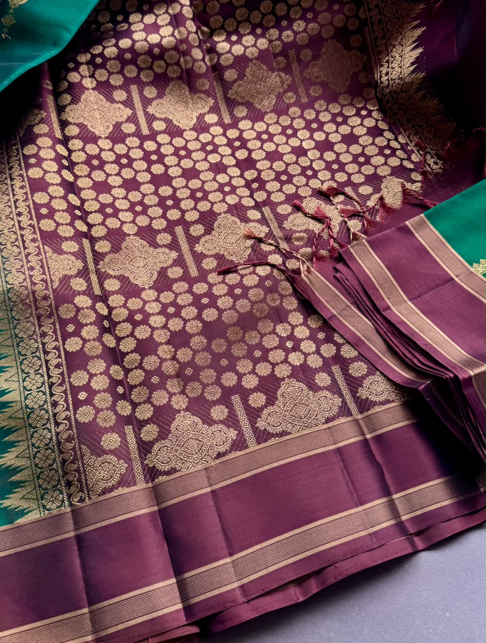 Green Pure Kanchi Silk Saree (Weaving Mistake)