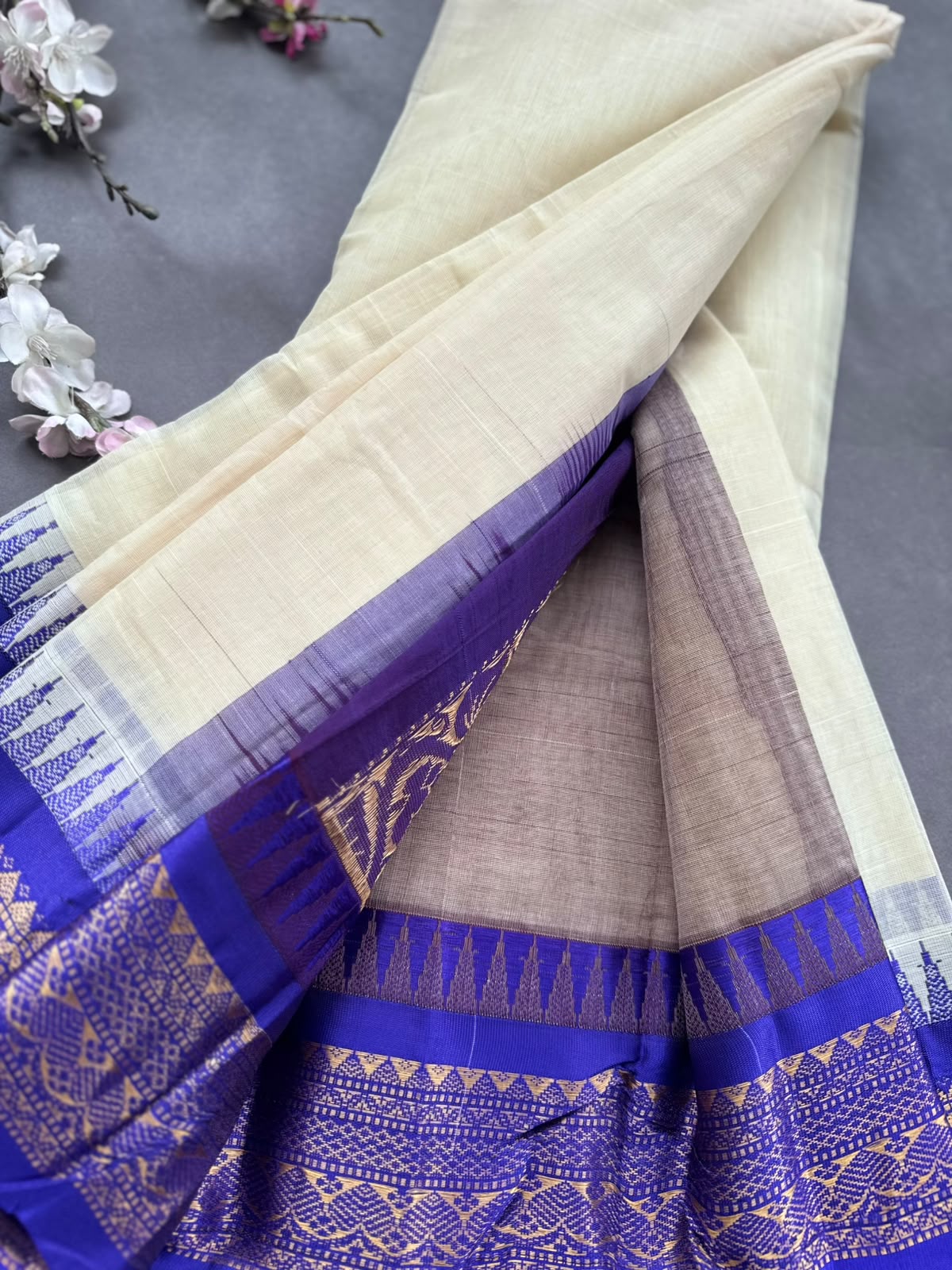 Cream Pure Gadwal Cotton Saree 108