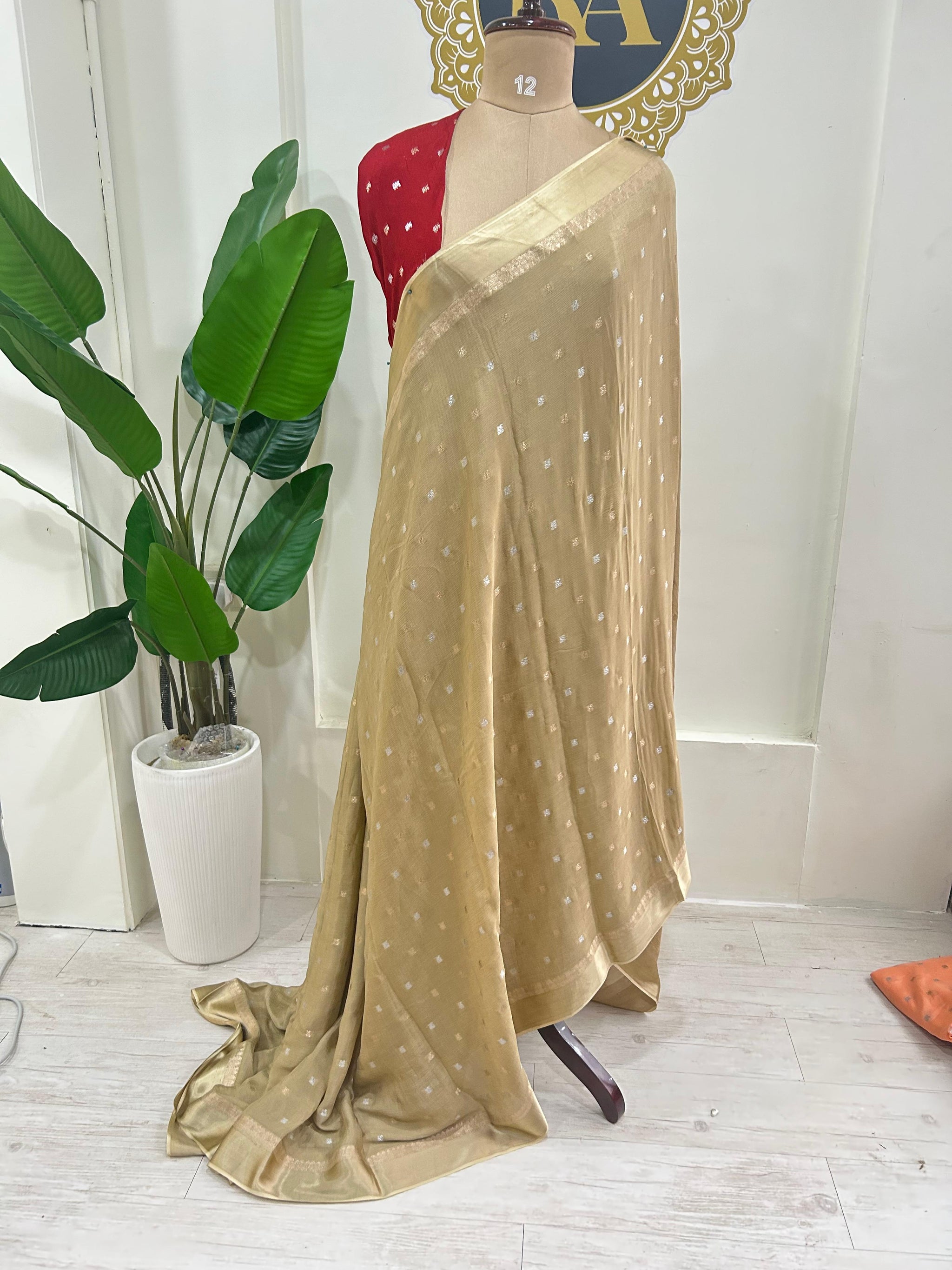 Hidden Face Stylish Saree Girl Pinkish Lite Brown Pashmina Stole